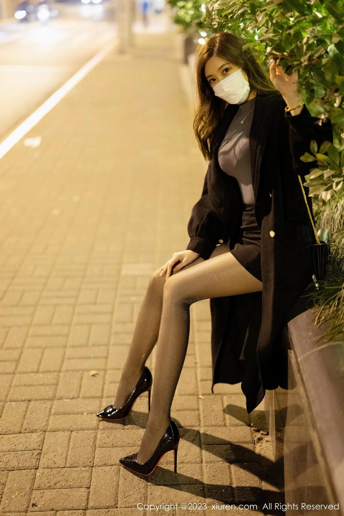 绮里嘉ula深灰色收身上衣配黑短裙露性感灰色内衣绝美写真 第 9 张