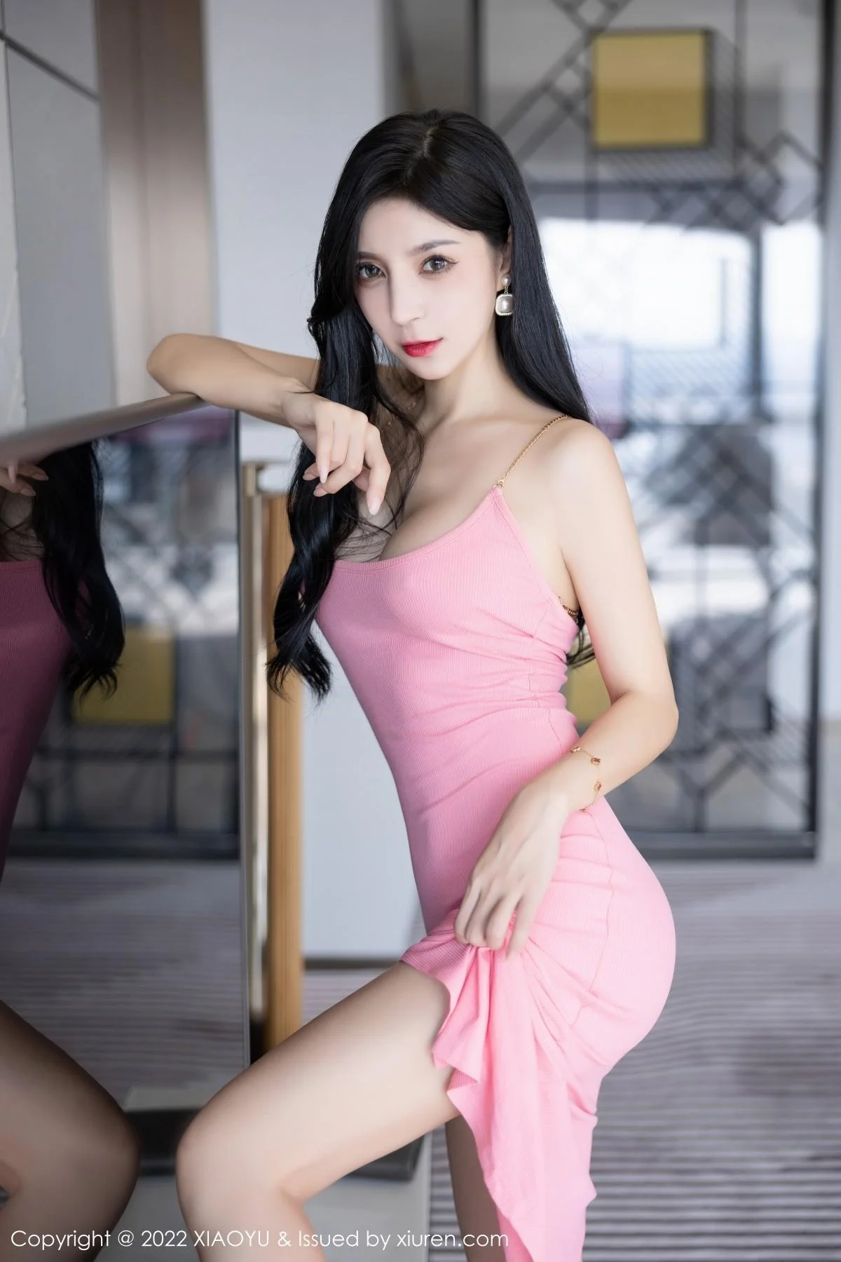 小蛮妖Yummy杭州旅拍脱粉色吊裙露白色蕾丝内衣绝美写真 第 39 张