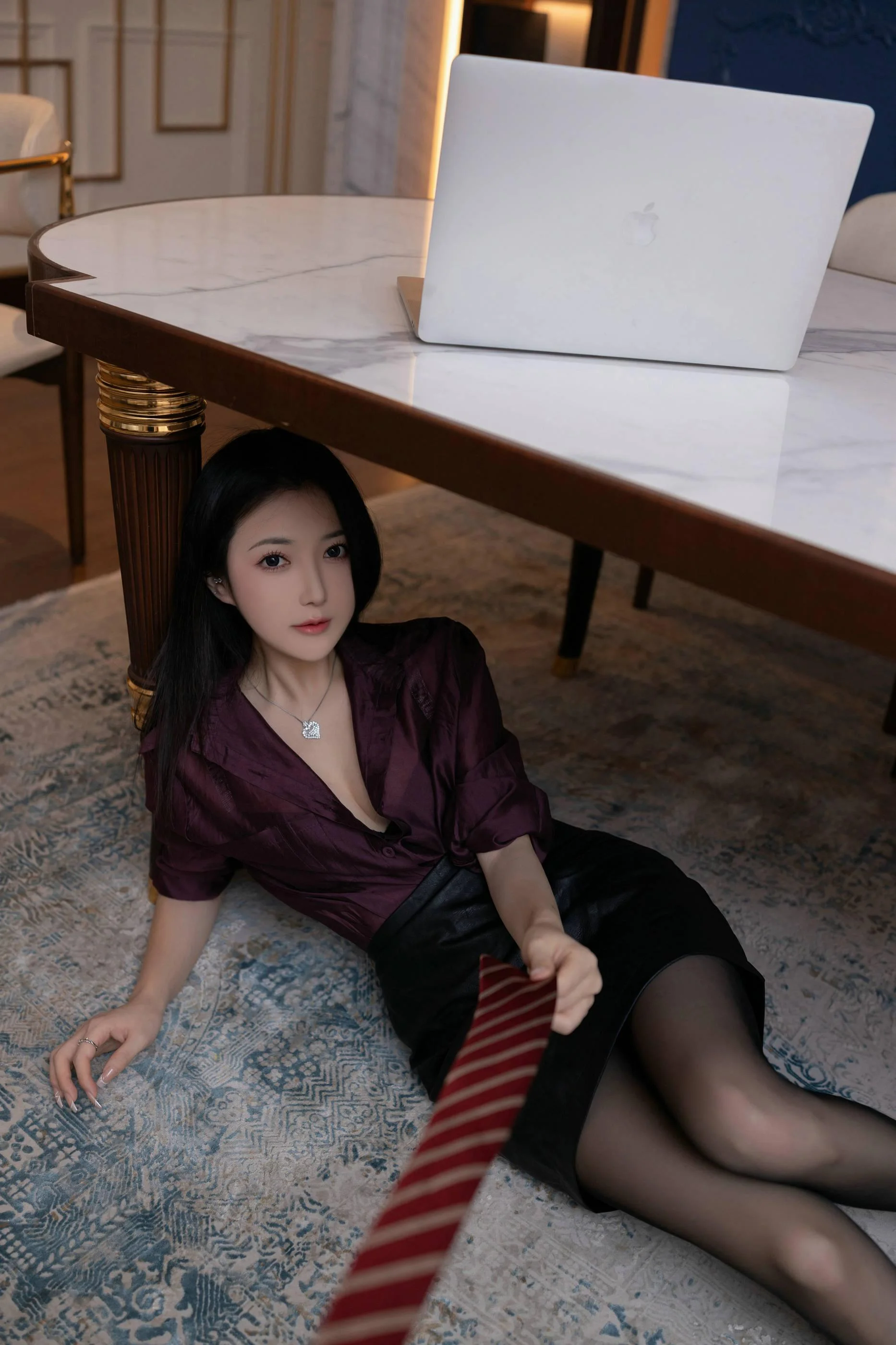 [秀人付费] 鱼子酱Fish 诱人私拍福利 紫色衬衫 第 17 张