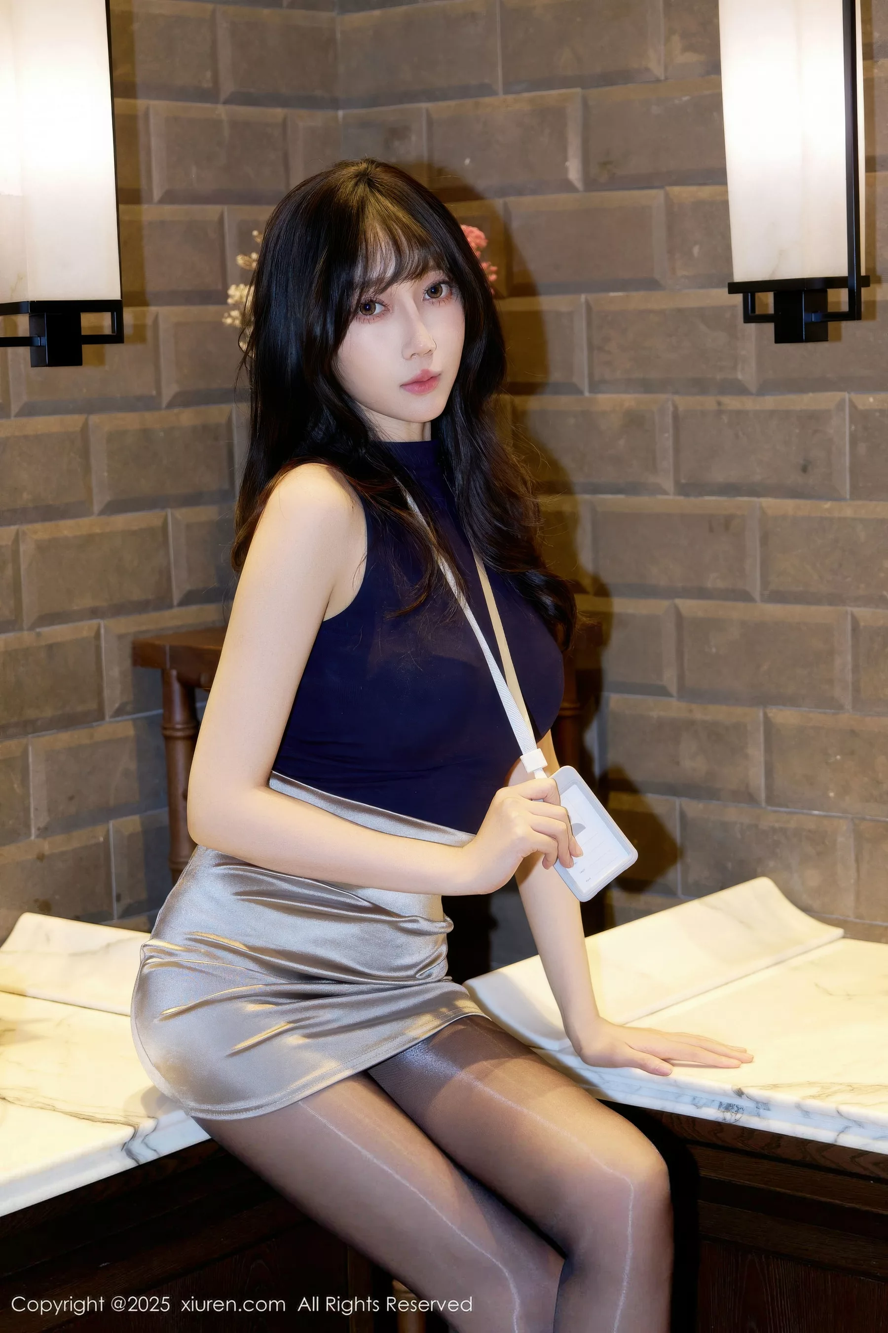 玥儿玥er深色OL服饰露黑色内衣配超薄黑丝秀美腿绝美写真 第 16 张