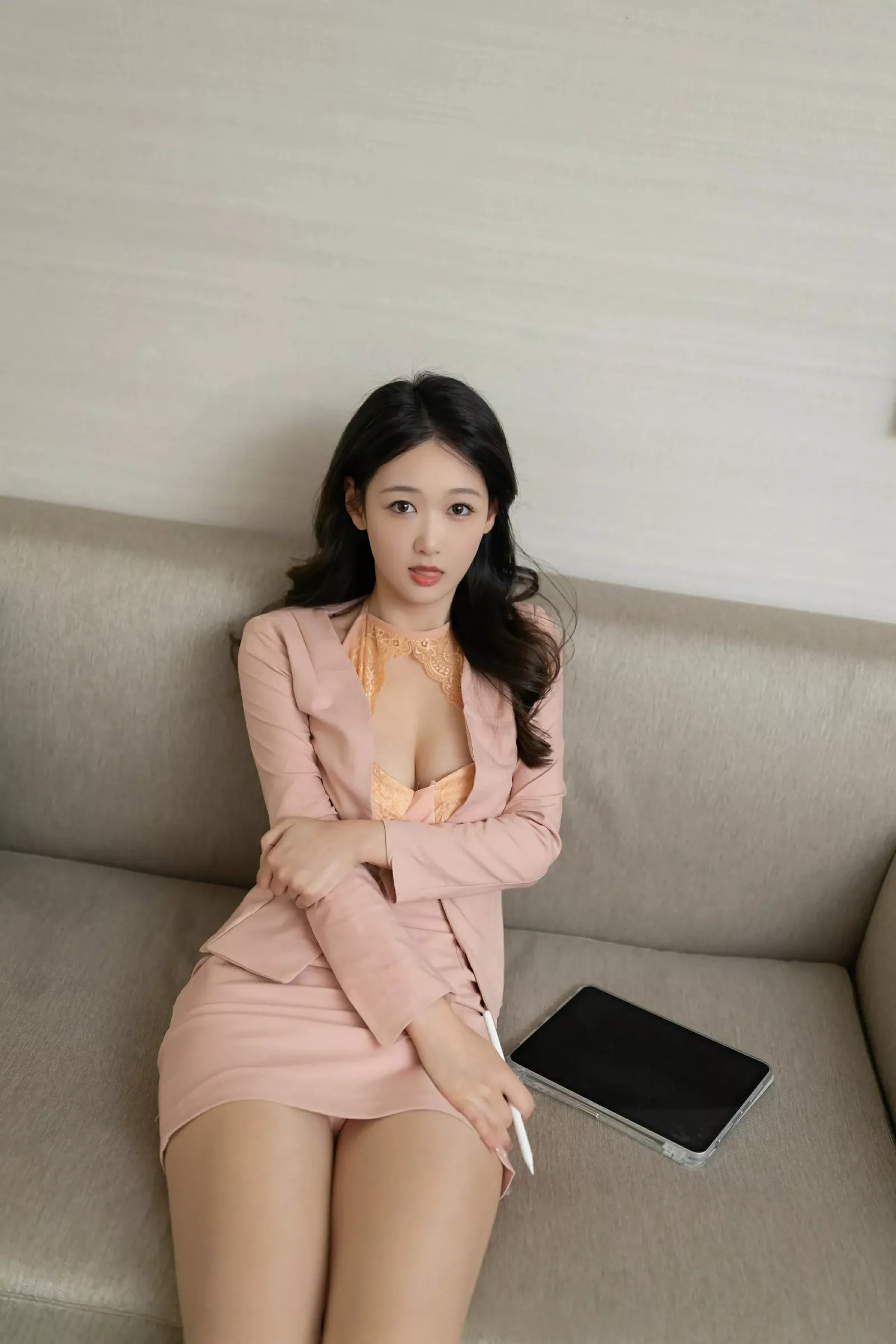 唐安琪橙色OL服饰露橙色内衣配超薄肉丝秀曼妙身姿绝美写真 第 5 张