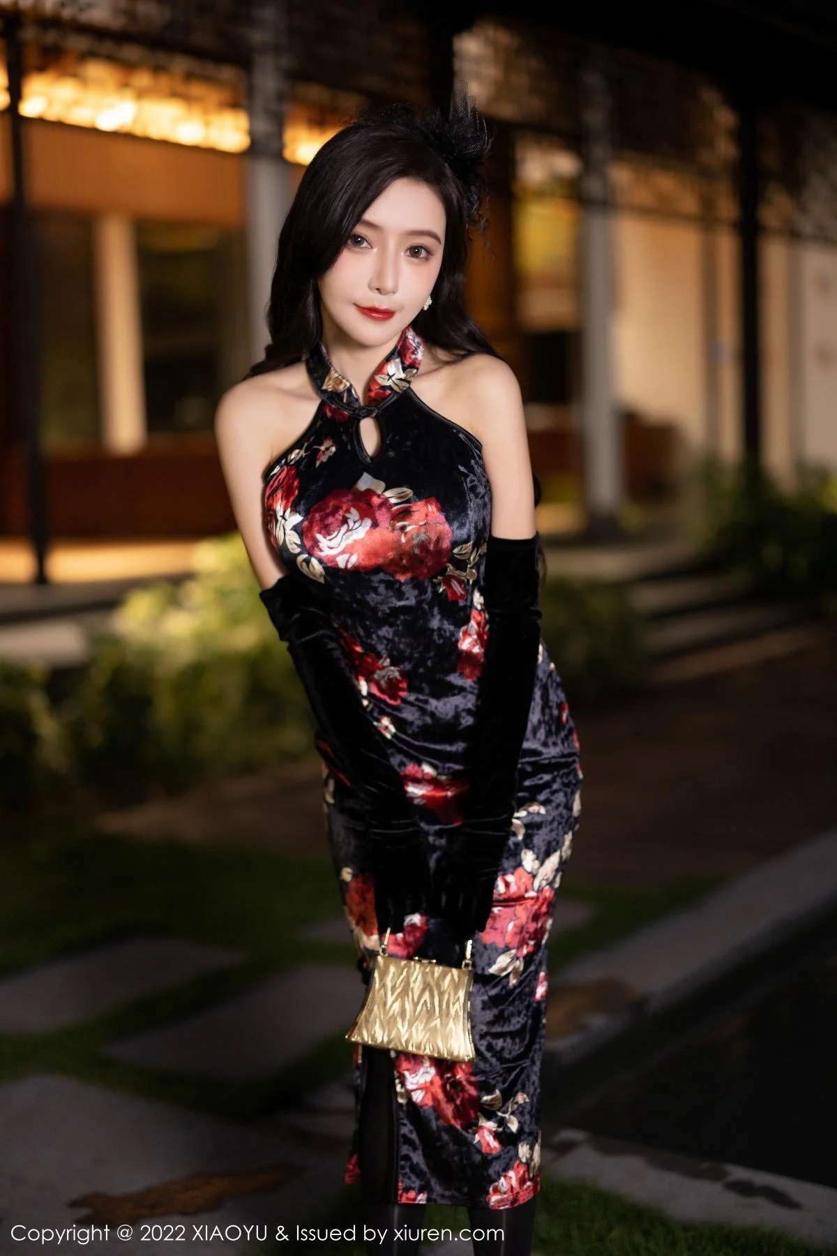 王馨瑶yanni脱性感深色旗袍露红色内衣配开档黑丝绝美写真 第 11 张