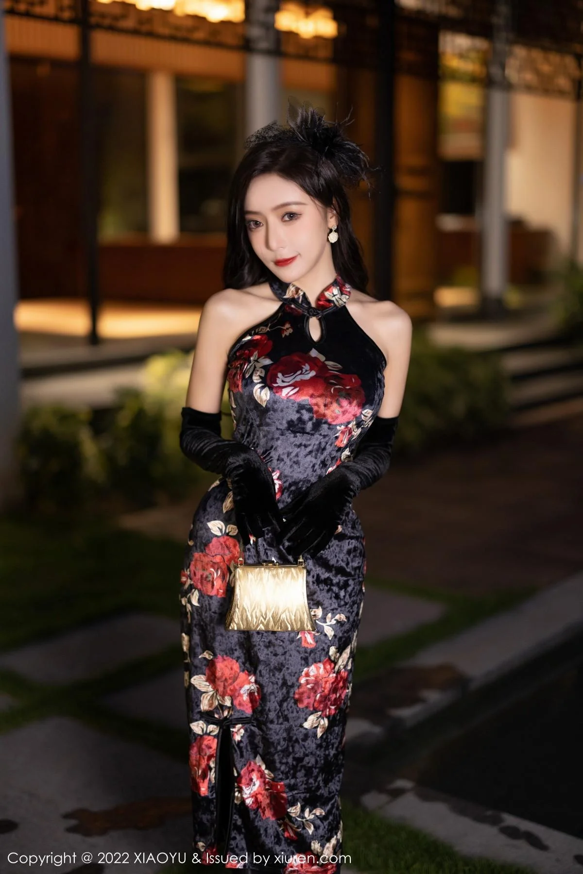 王馨瑶yanni脱性感深色旗袍露红色内衣配开档黑丝绝美写真 第 9 张