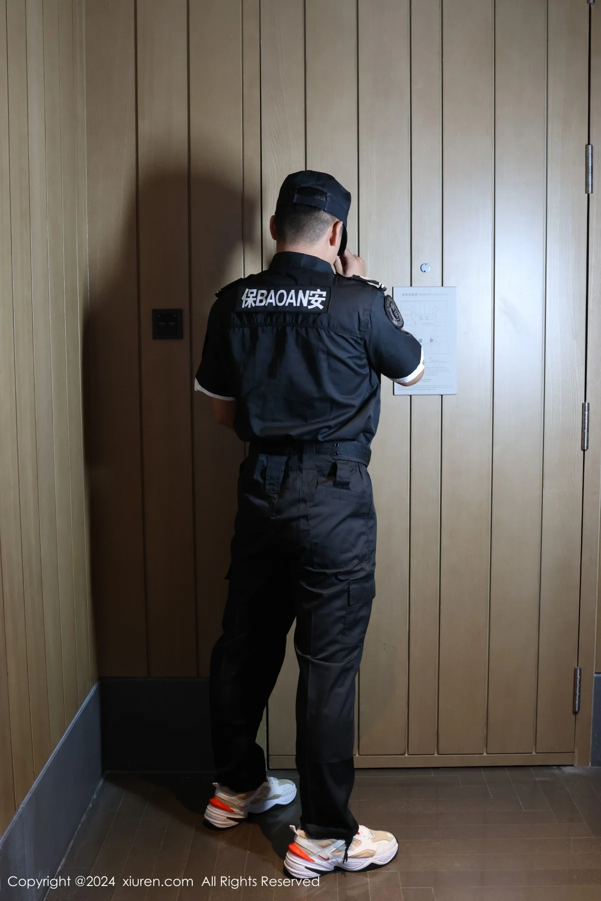 小薯条nienie性感白色连衣短裙配白丝袜秀完美身材绝美写真 第 18 张