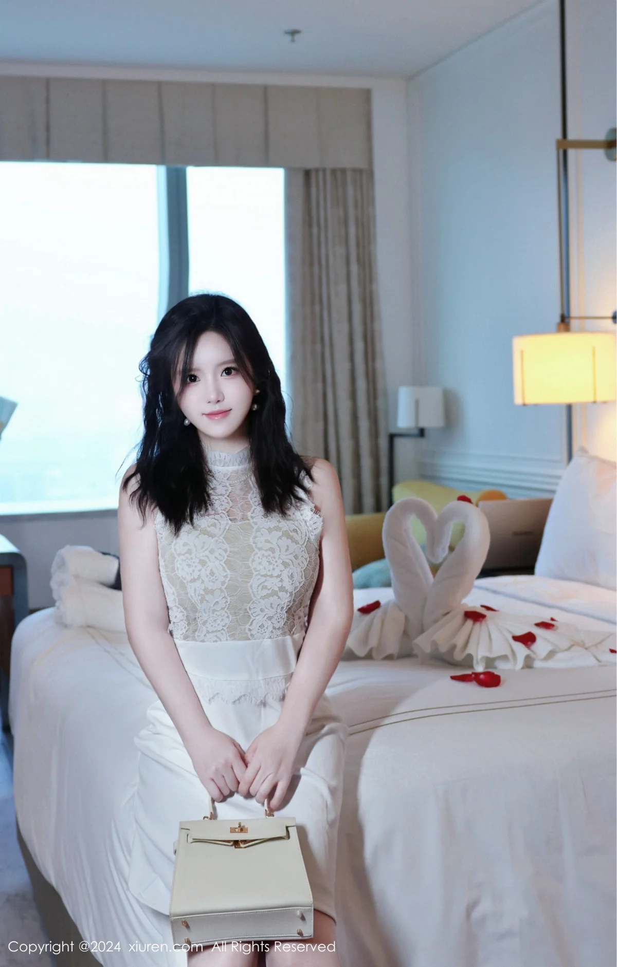 小薯条nienie性感白色连衣短裙配白丝袜秀完美身材绝美写真 第 42 张