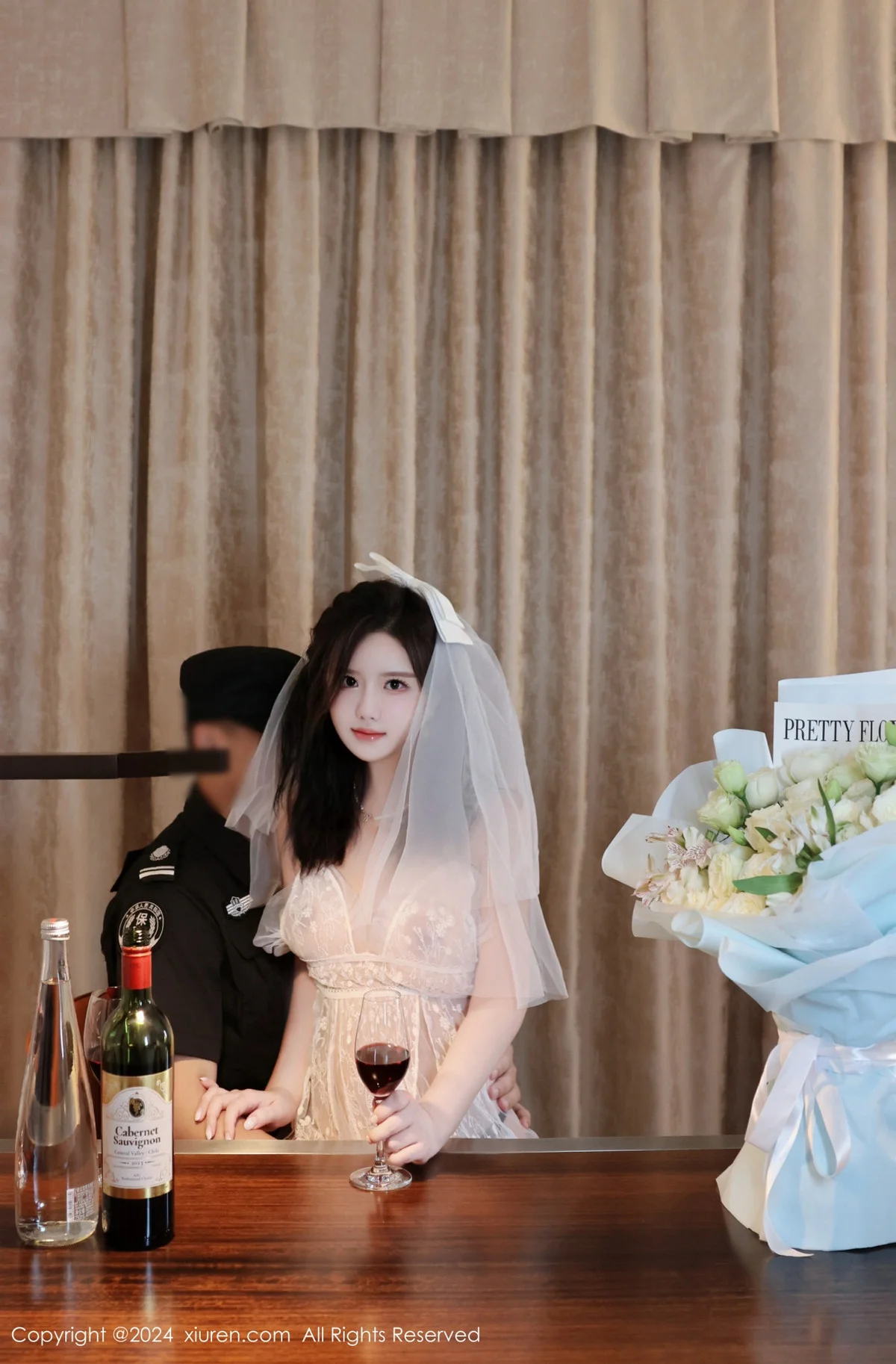 小薯条nienie性感白色连衣短裙配白丝袜秀完美身材绝美写真 第 47 张
