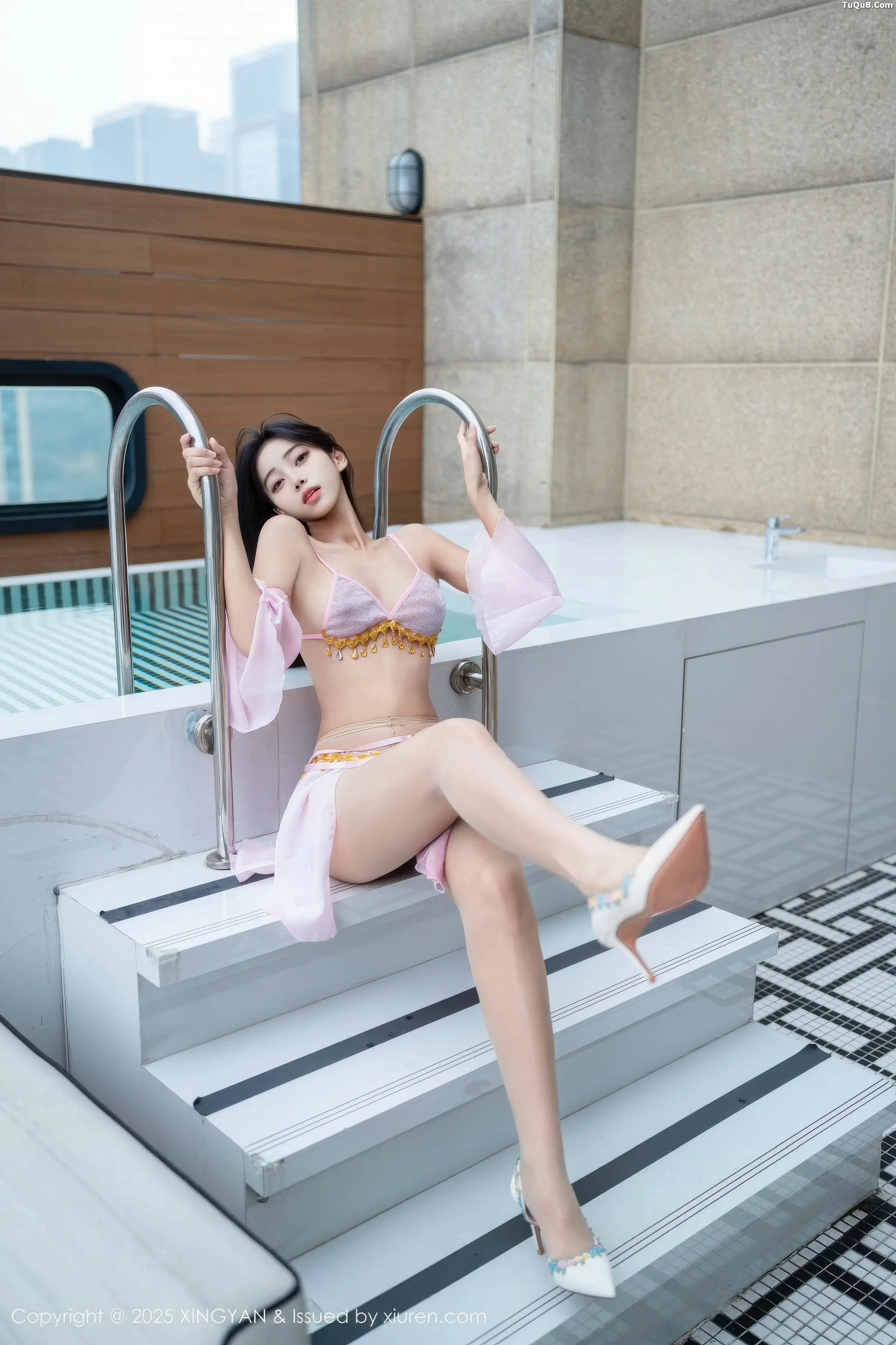 时安安泳池性感紫色泳衣配超薄肉丝秀柔美身姿绝美写真 第 19 张