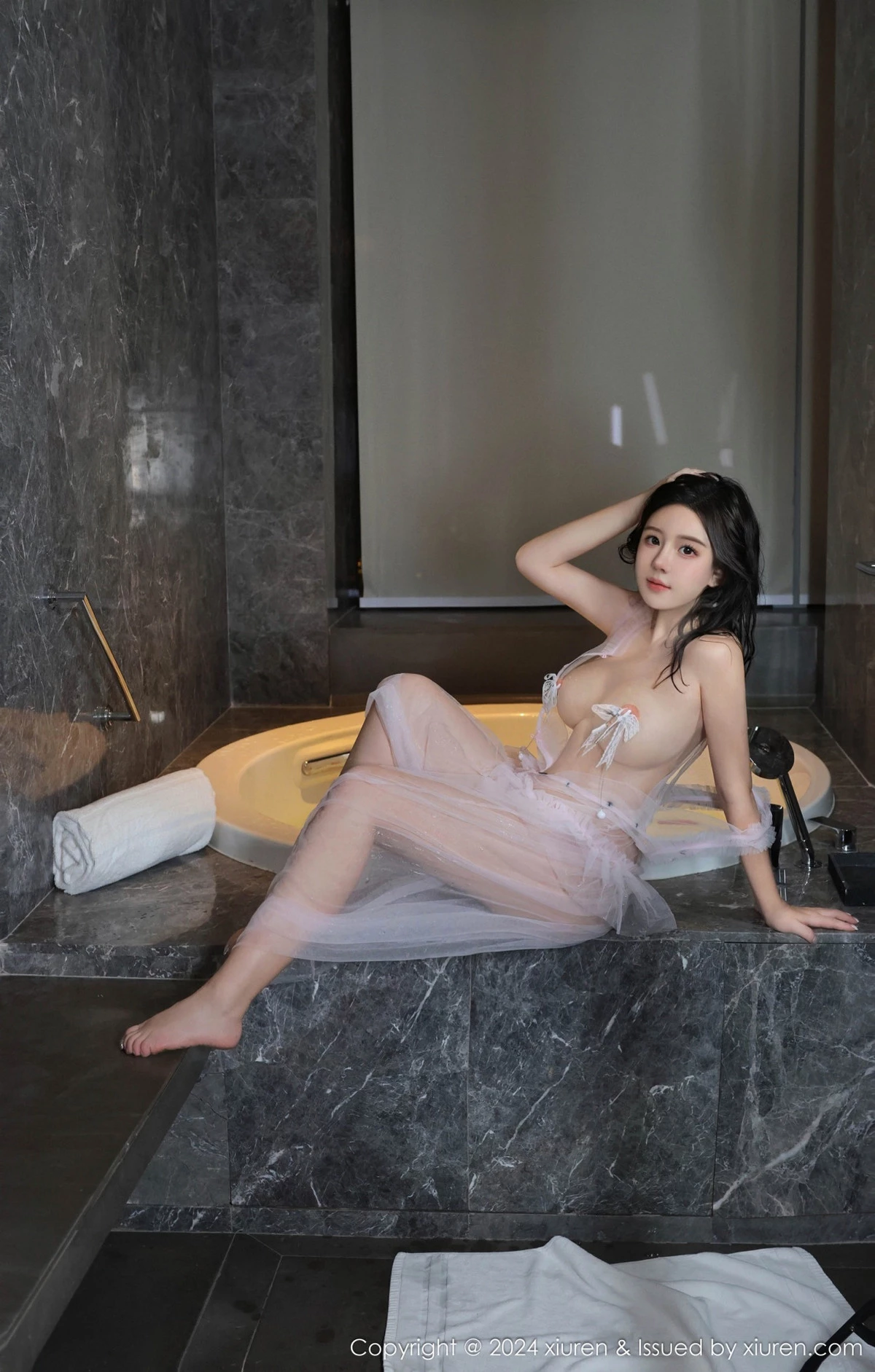 小薯条nienie户外性感女仆装配超薄肉丝秀惹火身材绝美写真 第 113 张