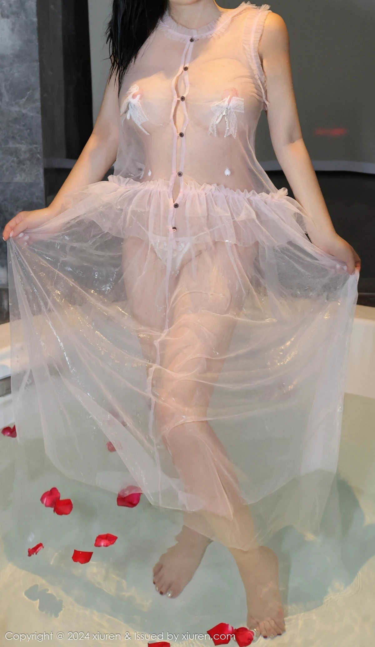 小薯条nienie户外性感女仆装配超薄肉丝秀惹火身材绝美写真 第 126 张