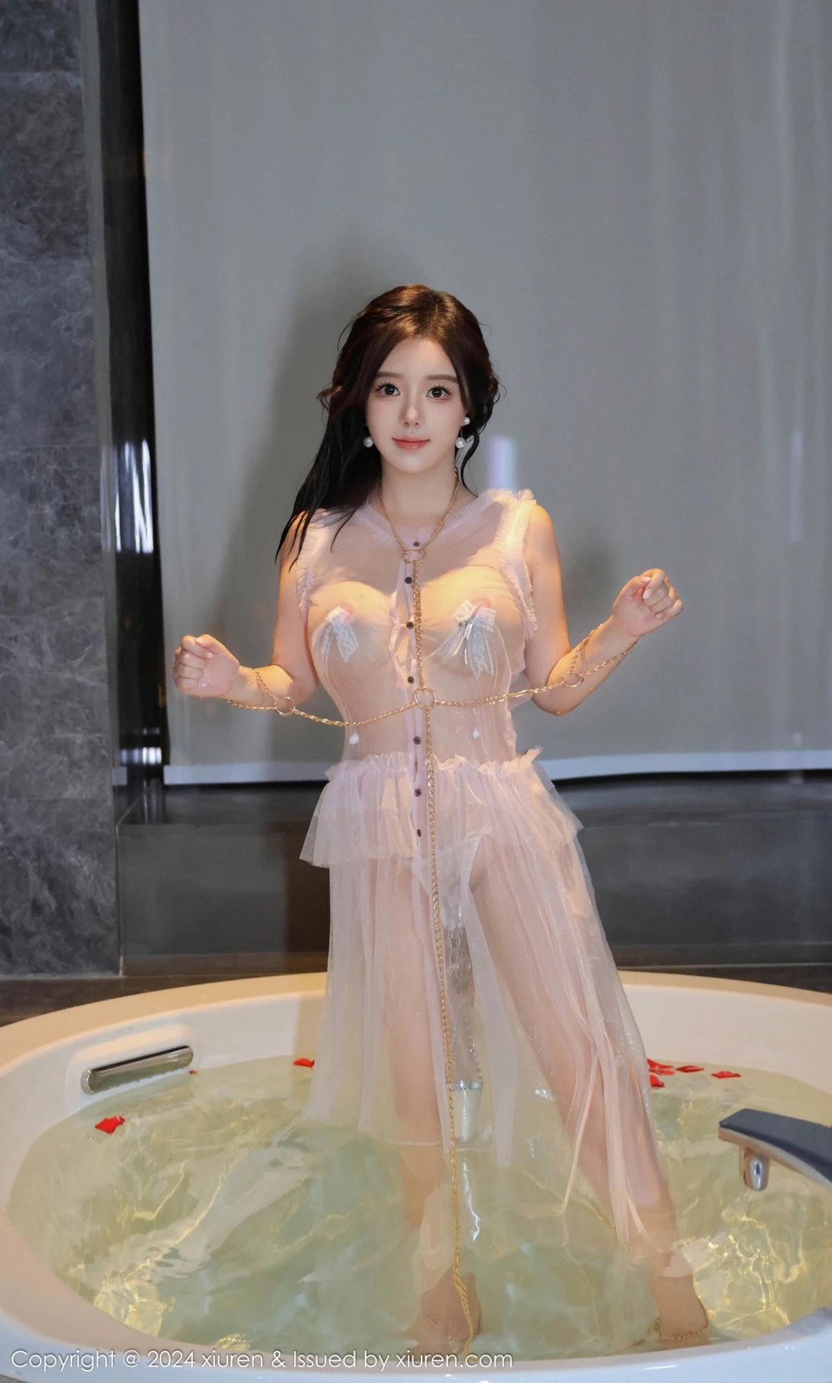 小薯条nienie户外性感女仆装配超薄肉丝秀惹火身材绝美写真 第 143 张