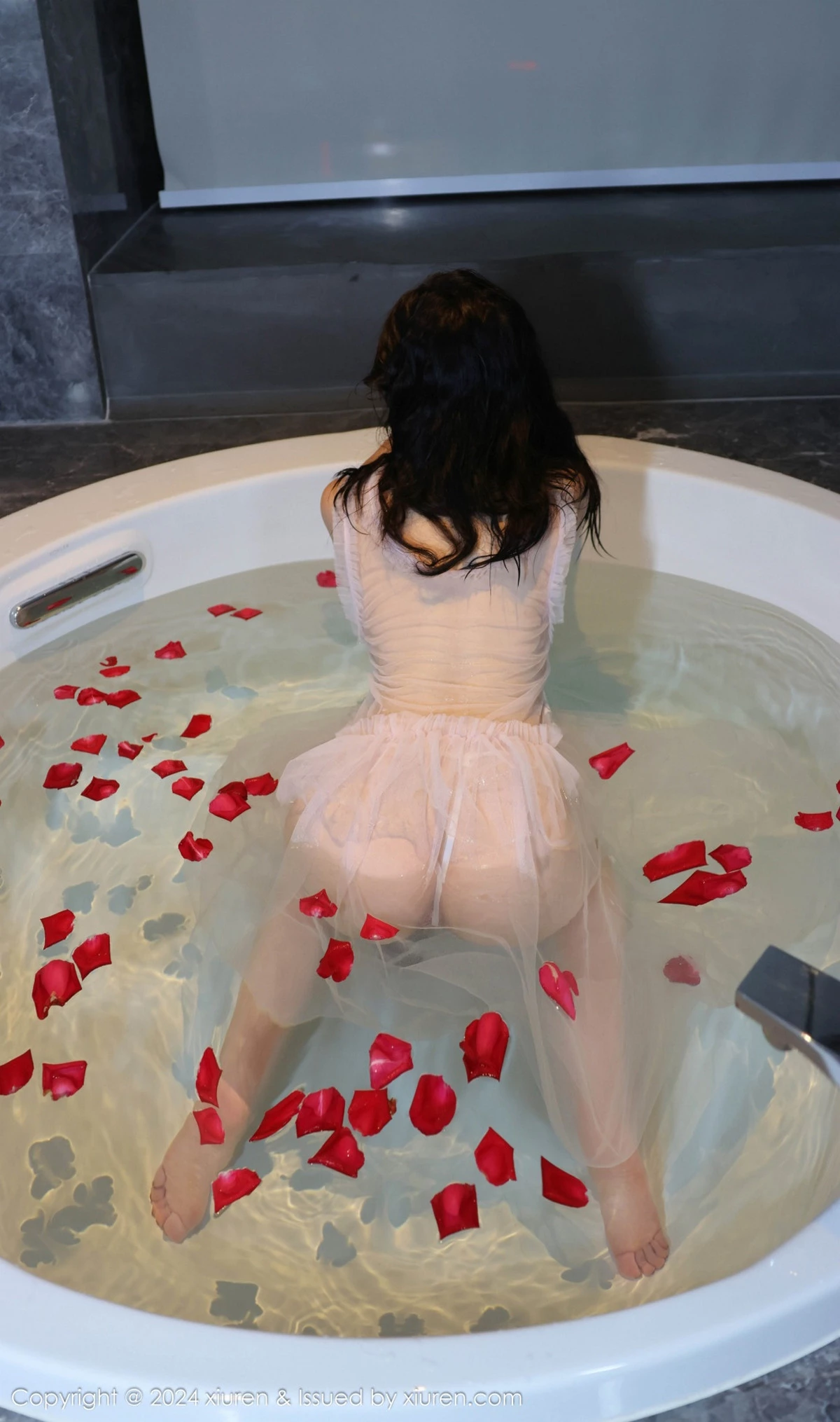 小薯条nienie户外性感女仆装配超薄肉丝秀惹火身材绝美写真 第 151 张