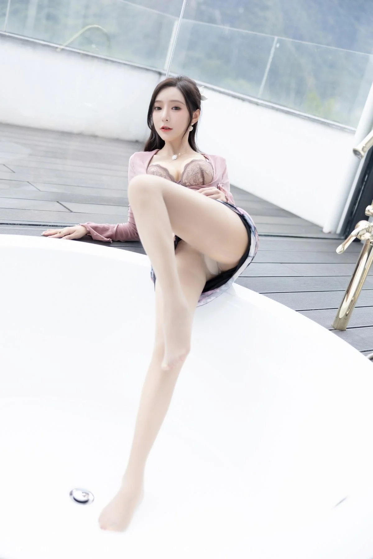 王馨瑶yanni粉灰色上衣配花色长裙露蕾丝内衣撩人绝美写真 第 24 张