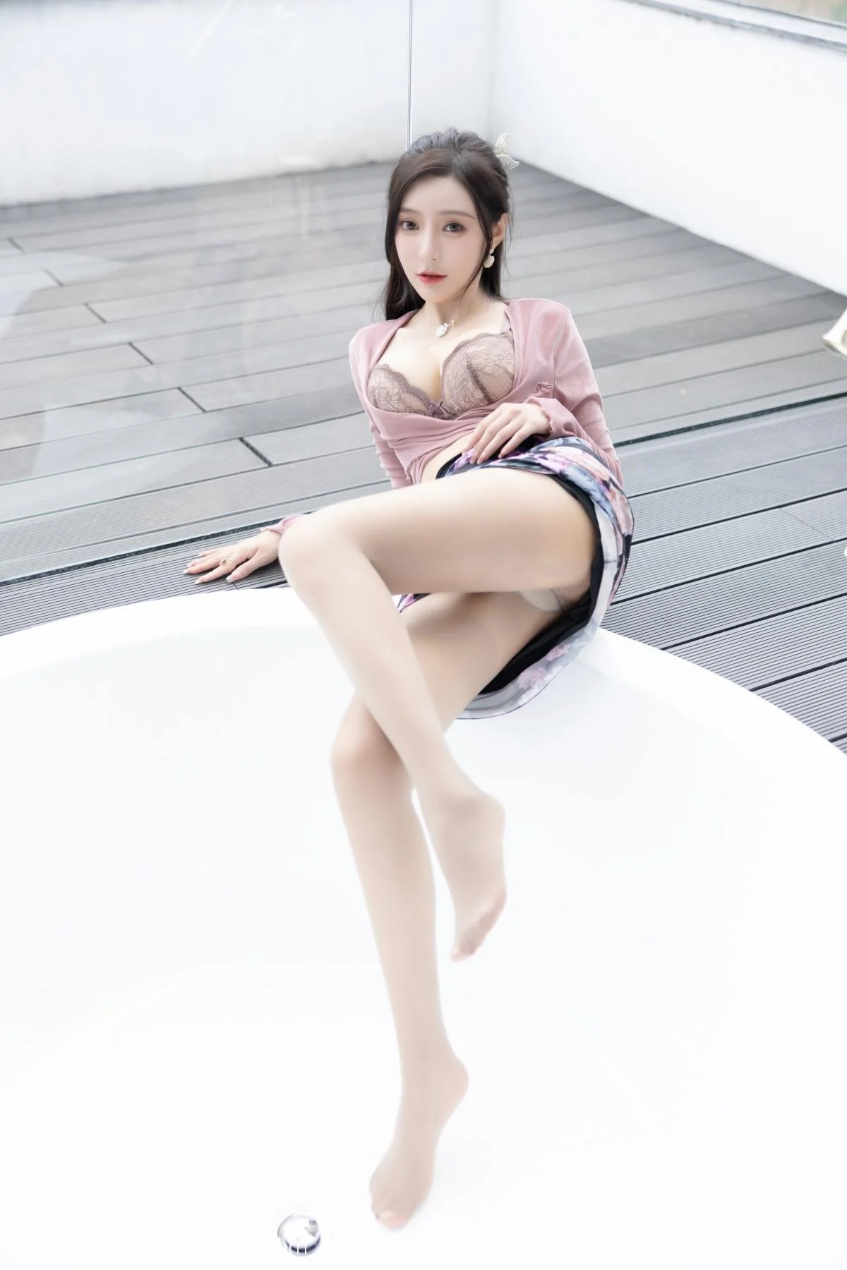 王馨瑶yanni粉灰色上衣配花色长裙露蕾丝内衣撩人绝美写真 第 25 张