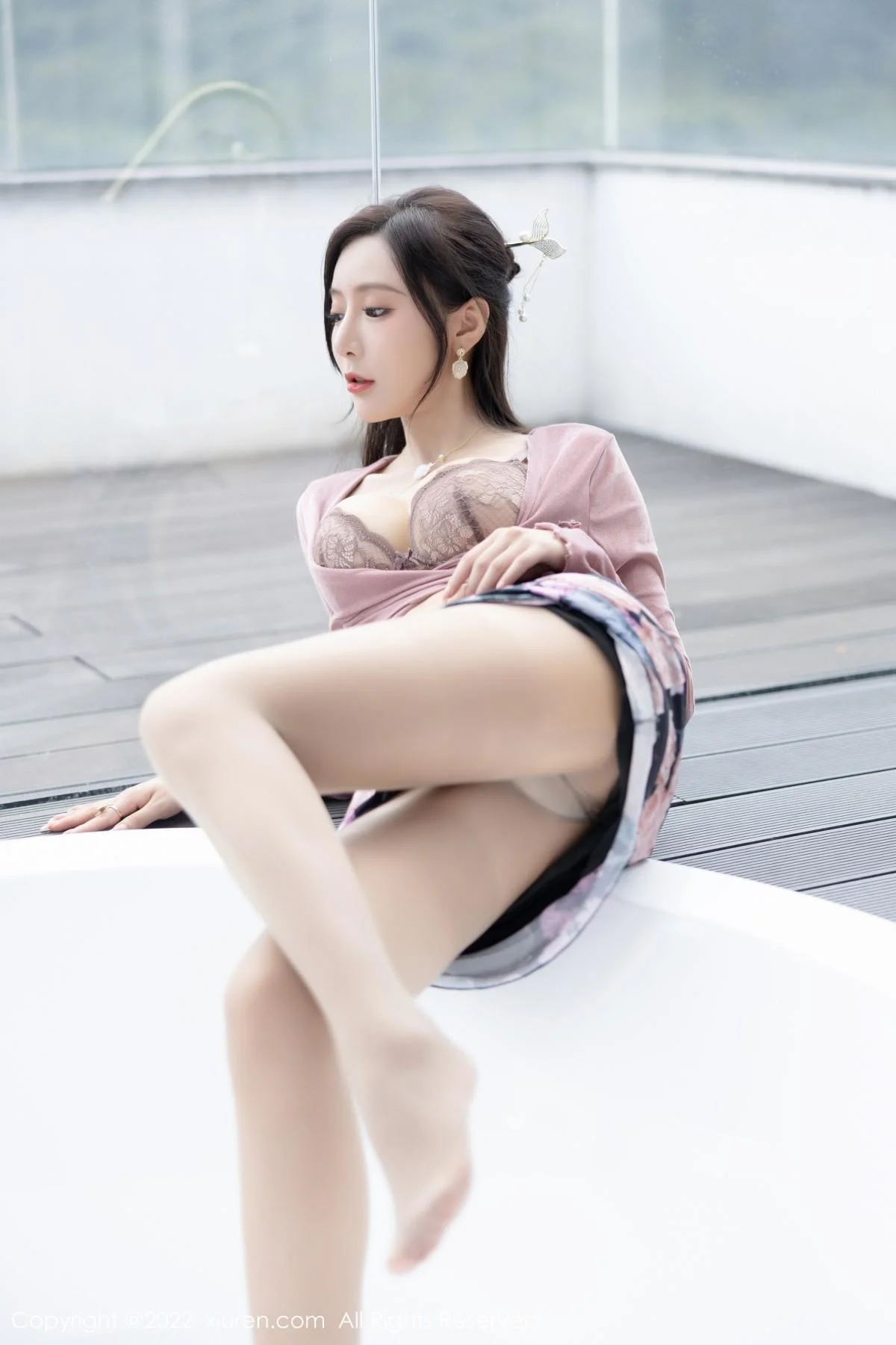 王馨瑶yanni粉灰色上衣配花色长裙露蕾丝内衣撩人绝美写真 第 26 张