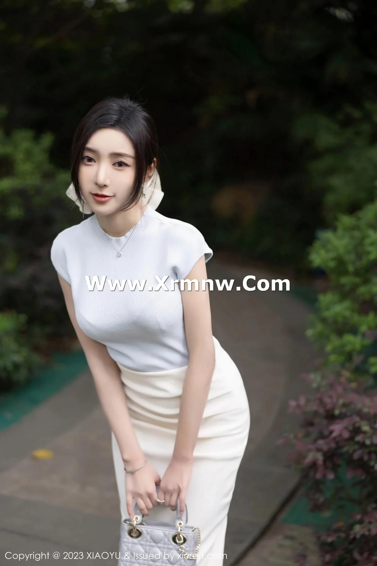 王馨瑶yanni淡粉色内衣配超薄无内肉丝秀惹火身材绝美写真 第 14 张