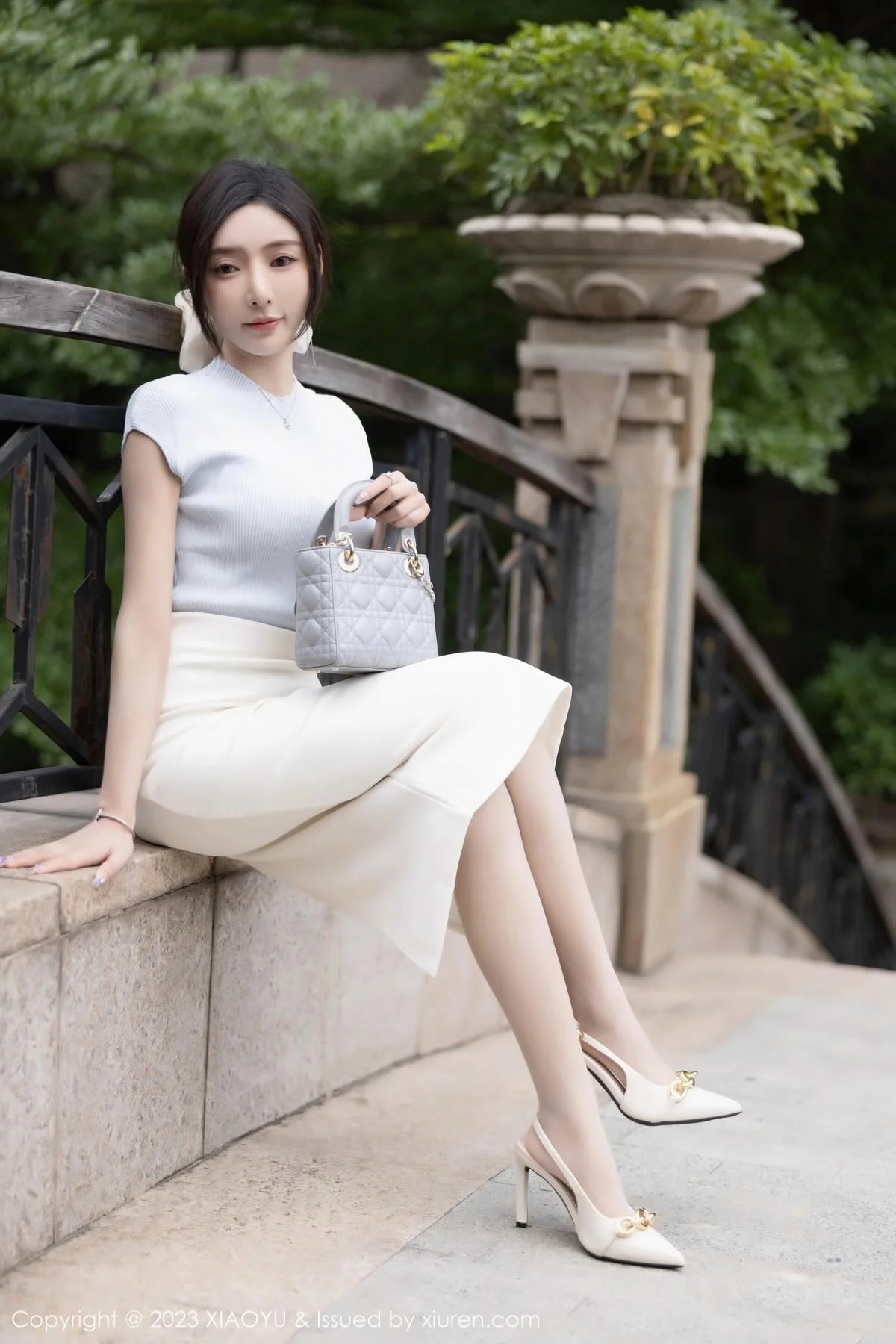 王馨瑶yanni淡粉色内衣配超薄无内肉丝秀惹火身材绝美写真 第 23 张