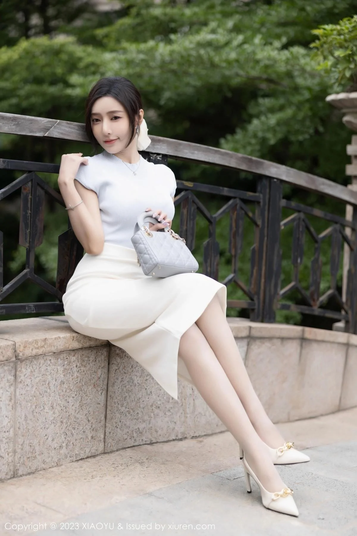 王馨瑶yanni淡粉色内衣配超薄无内肉丝秀惹火身材绝美写真 第 25 张