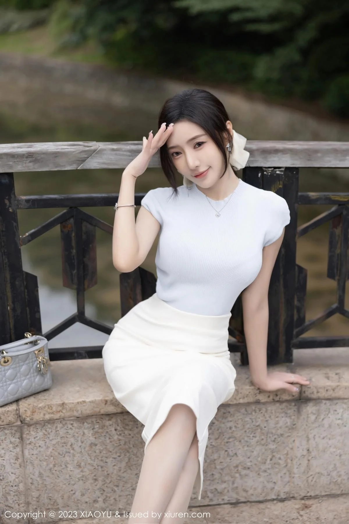 王馨瑶yanni淡粉色内衣配超薄无内肉丝秀惹火身材绝美写真 第 29 张