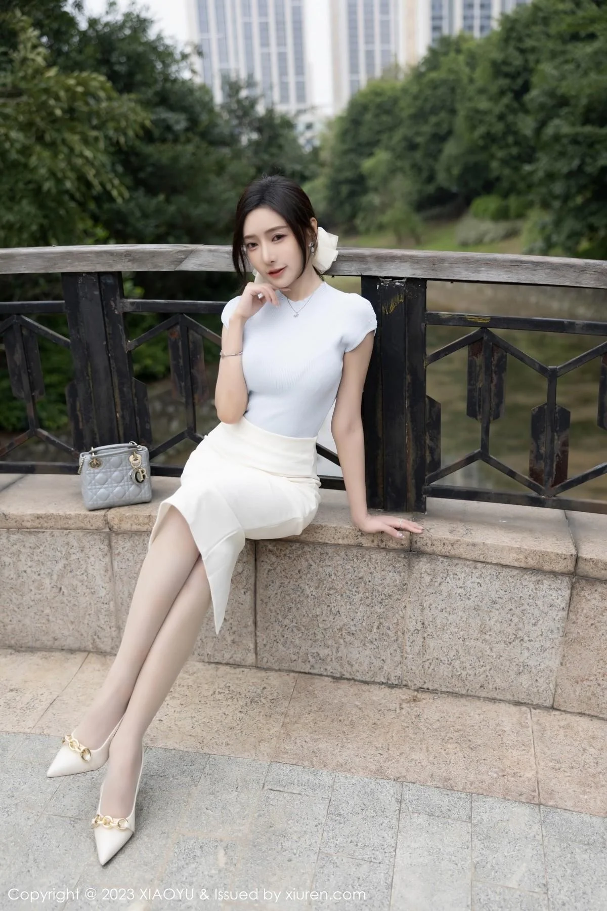 王馨瑶yanni淡粉色内衣配超薄无内肉丝秀惹火身材绝美写真 第 32 张