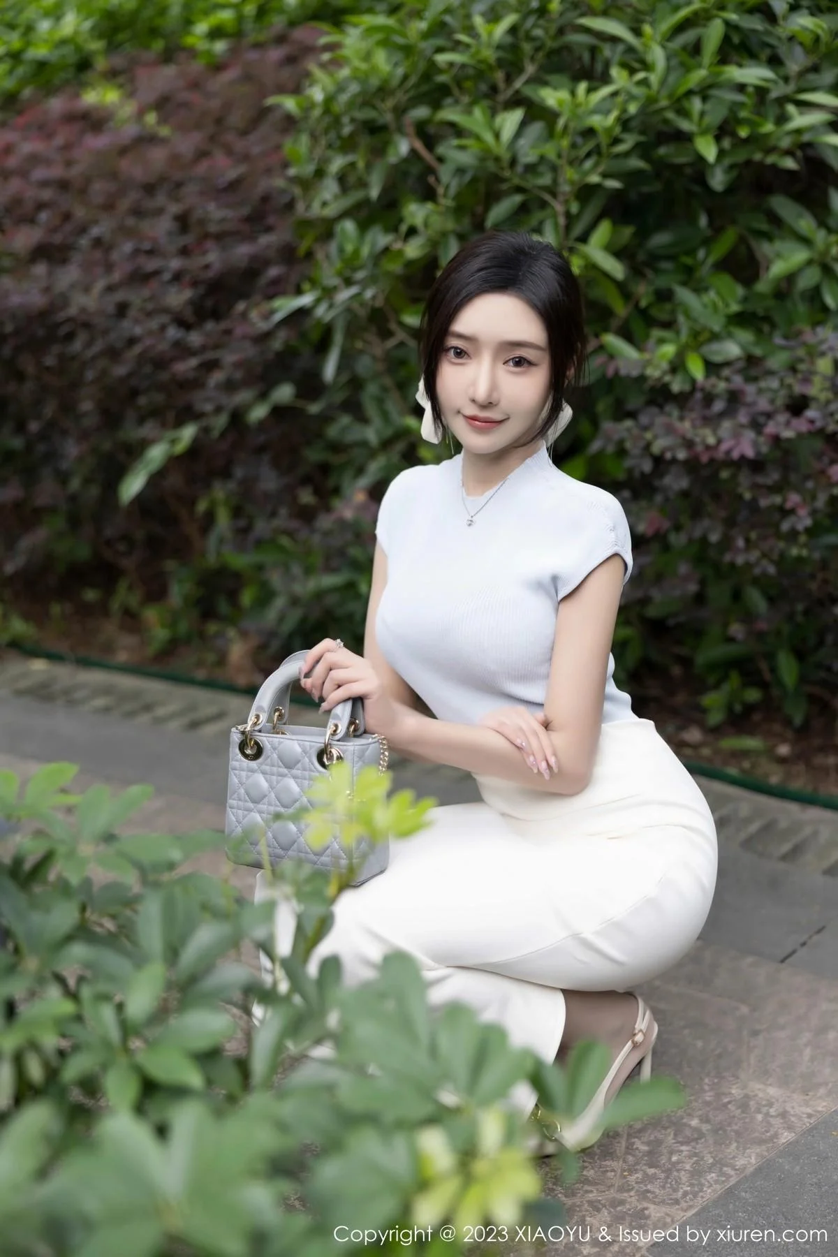 王馨瑶yanni淡粉色内衣配超薄无内肉丝秀惹火身材绝美写真 第 34 张