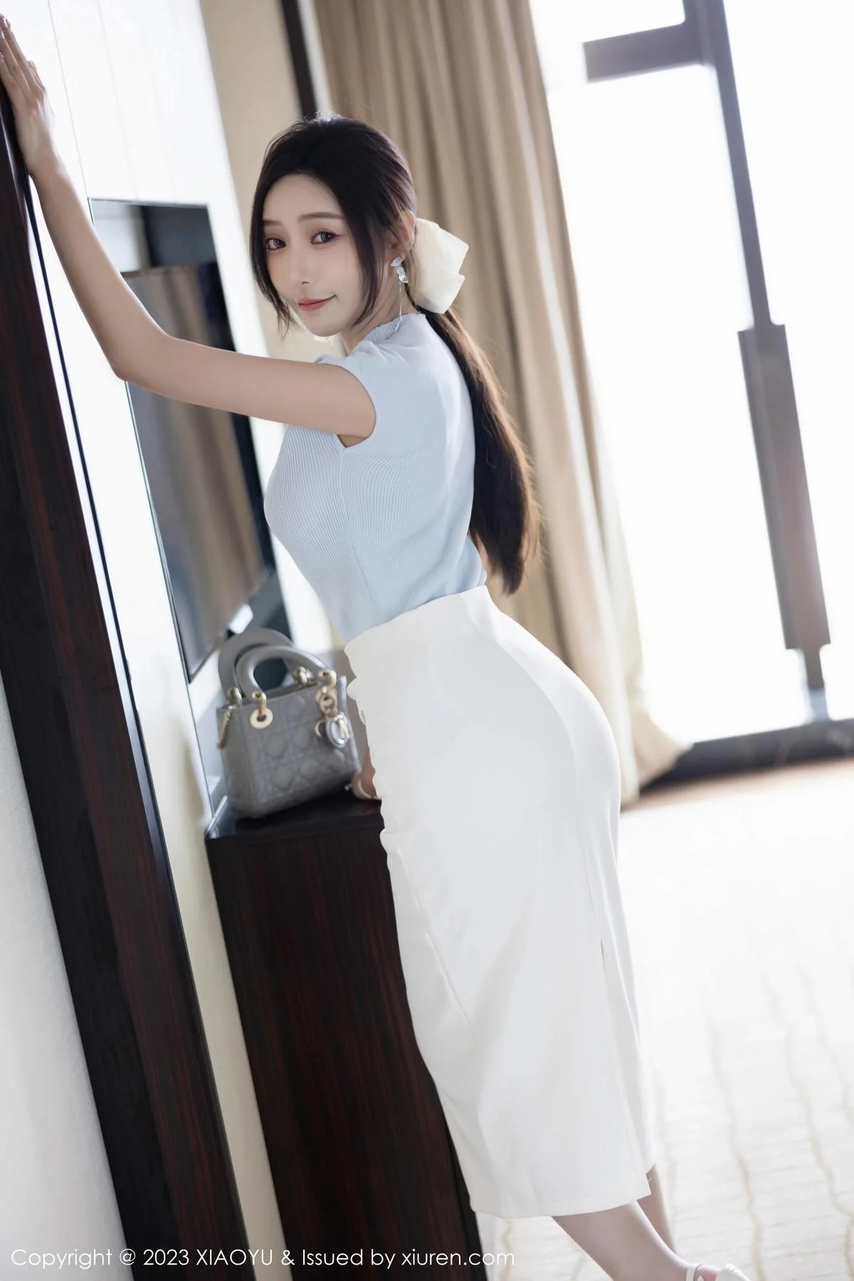 王馨瑶yanni淡粉色内衣配超薄无内肉丝秀惹火身材绝美写真 第 38 张