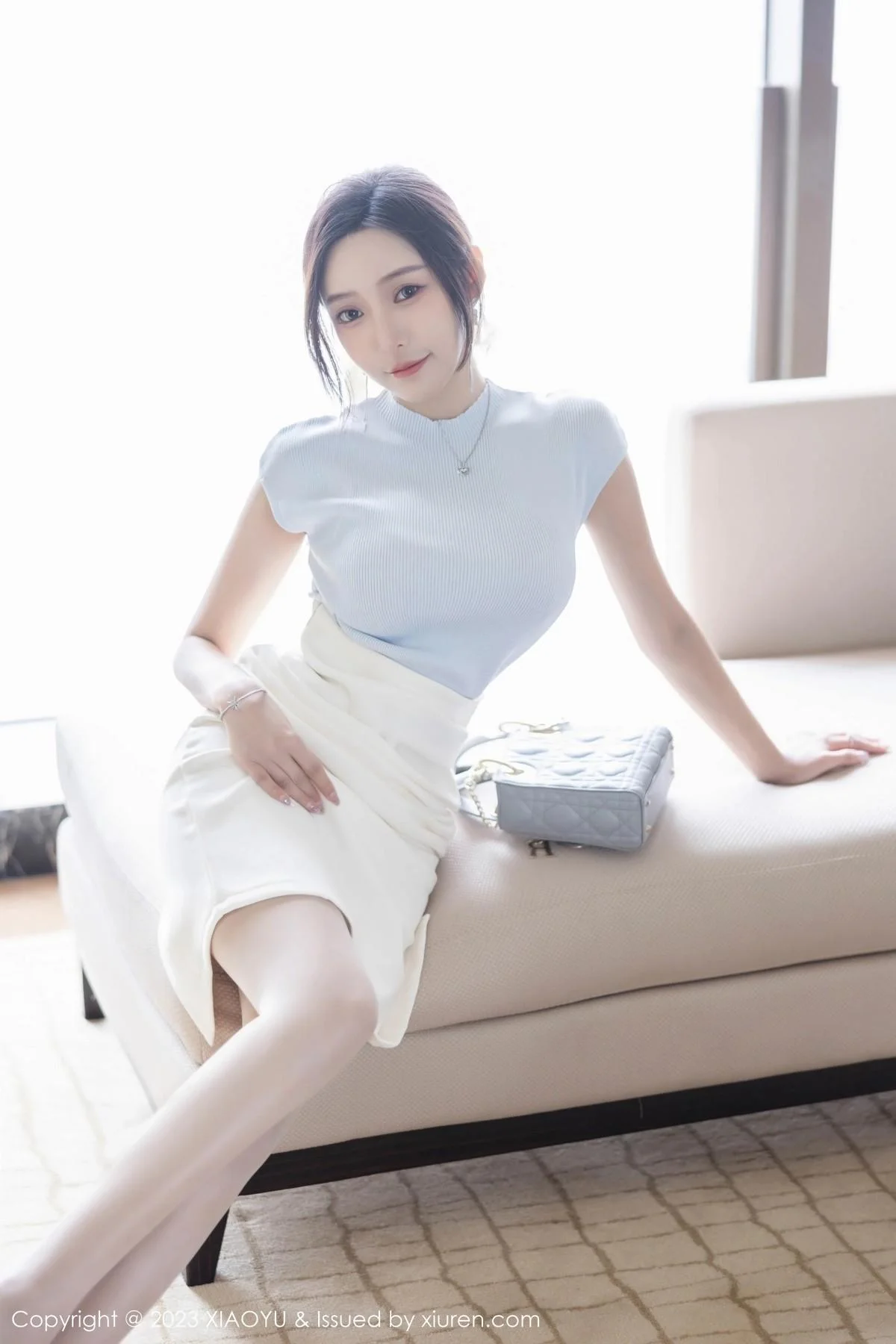 王馨瑶yanni淡粉色内衣配超薄无内肉丝秀惹火身材绝美写真 第 49 张