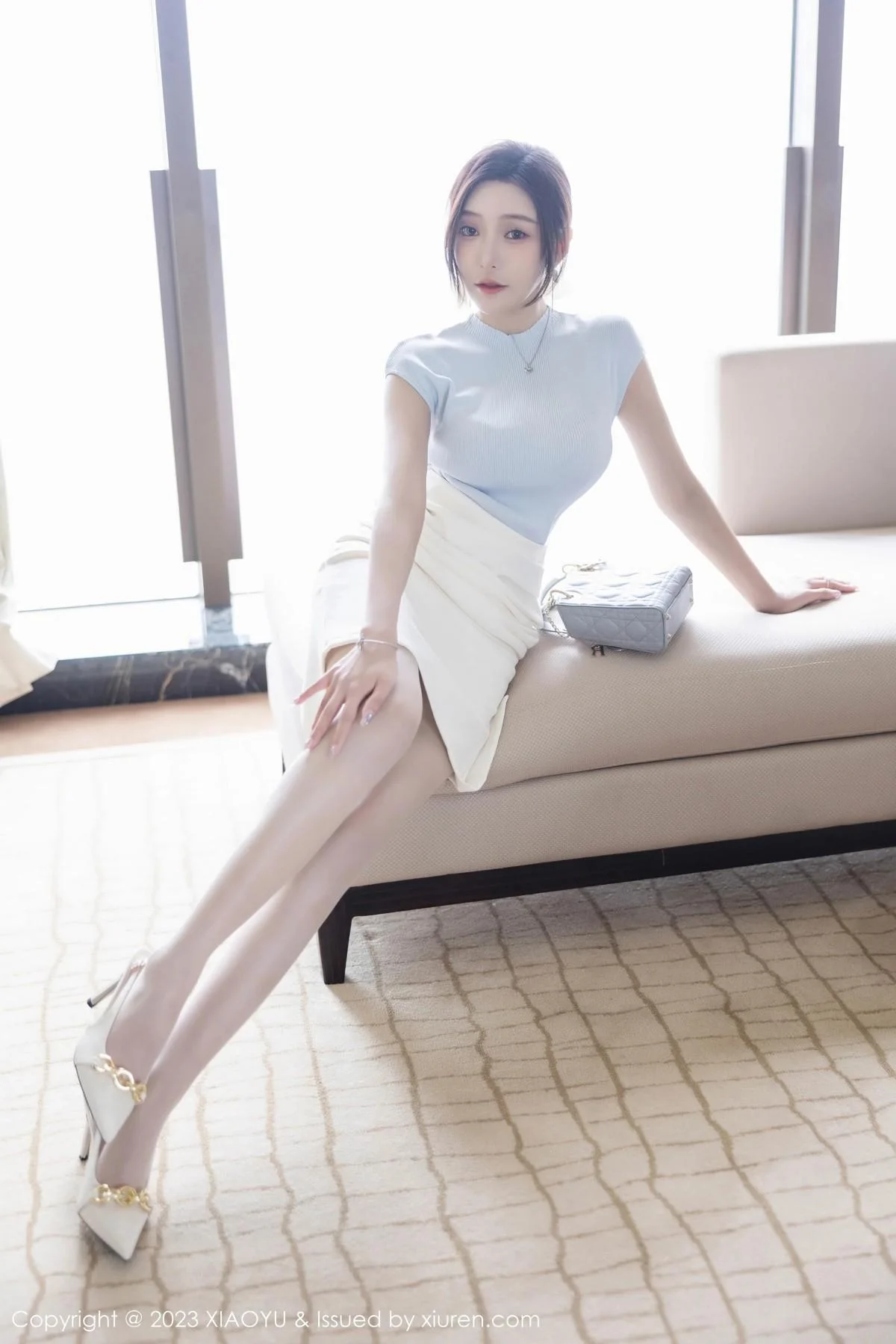 王馨瑶yanni淡粉色内衣配超薄无内肉丝秀惹火身材绝美写真 第 51 张