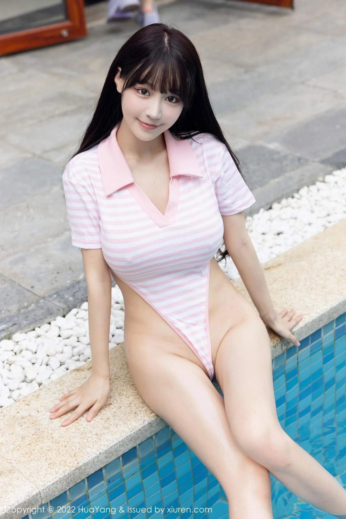 朱可儿Flora泳池场景粉色高开叉连体衣秀丰满身材绝美写真 第 27 张