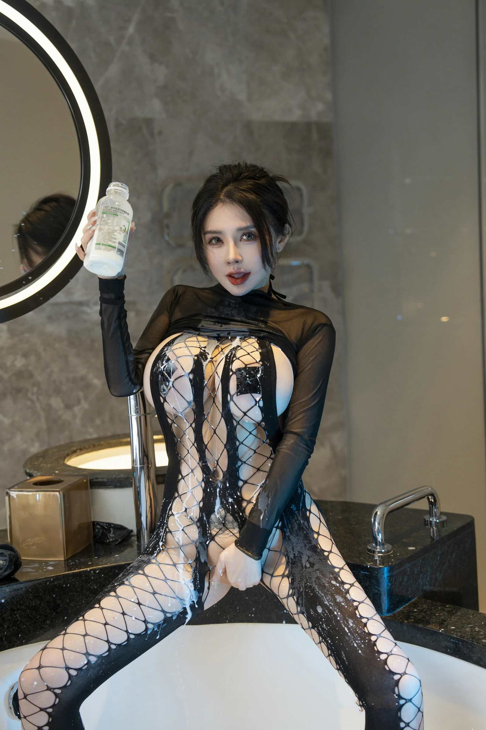 [秀人付费] 潘娇娇 诱人私拍福利 浴池诱惑 第 45 张