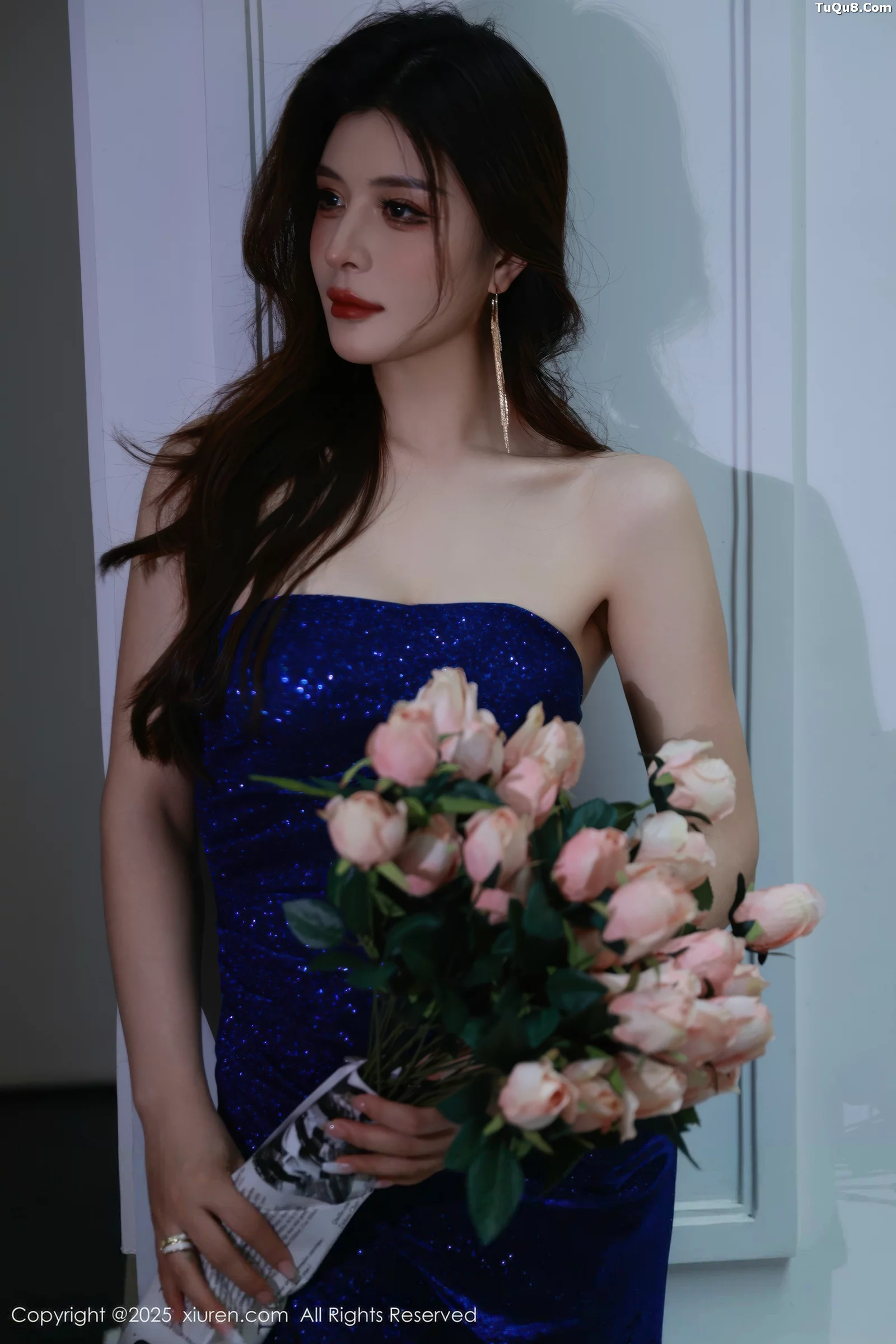 阿依莎性感蓝色连衣裙露蓝色内衣配黑丝袜秀曼妙身材绝美写真 第 2 张