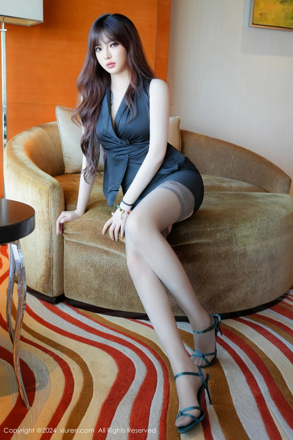 酒精阿姨性感蕾丝内衣配灰丝吊袜秀完美身材绝美写真 第 26 张