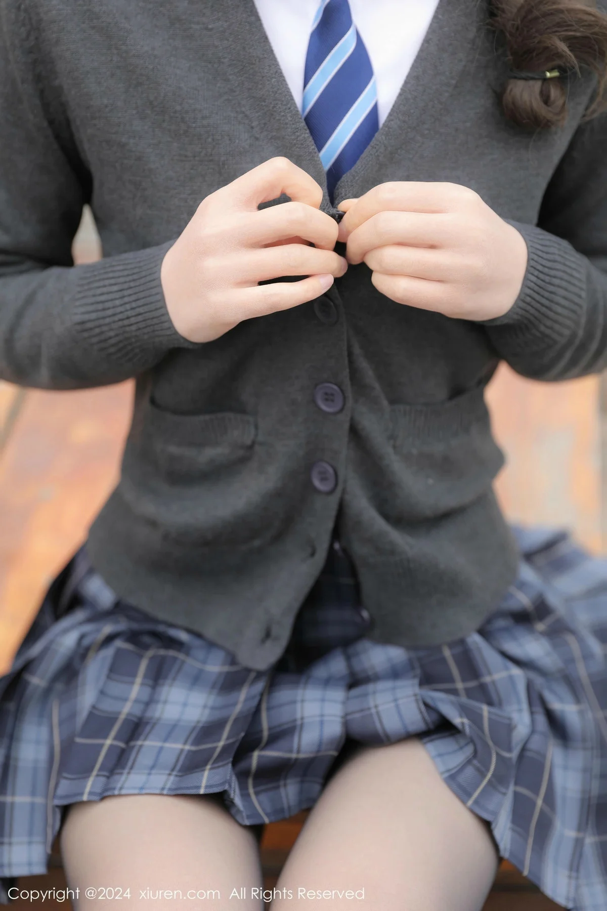 桃妖夭性感学妹制服露白色内衣配黑丝袜秀曼妙身姿绝美写真 第 22 张