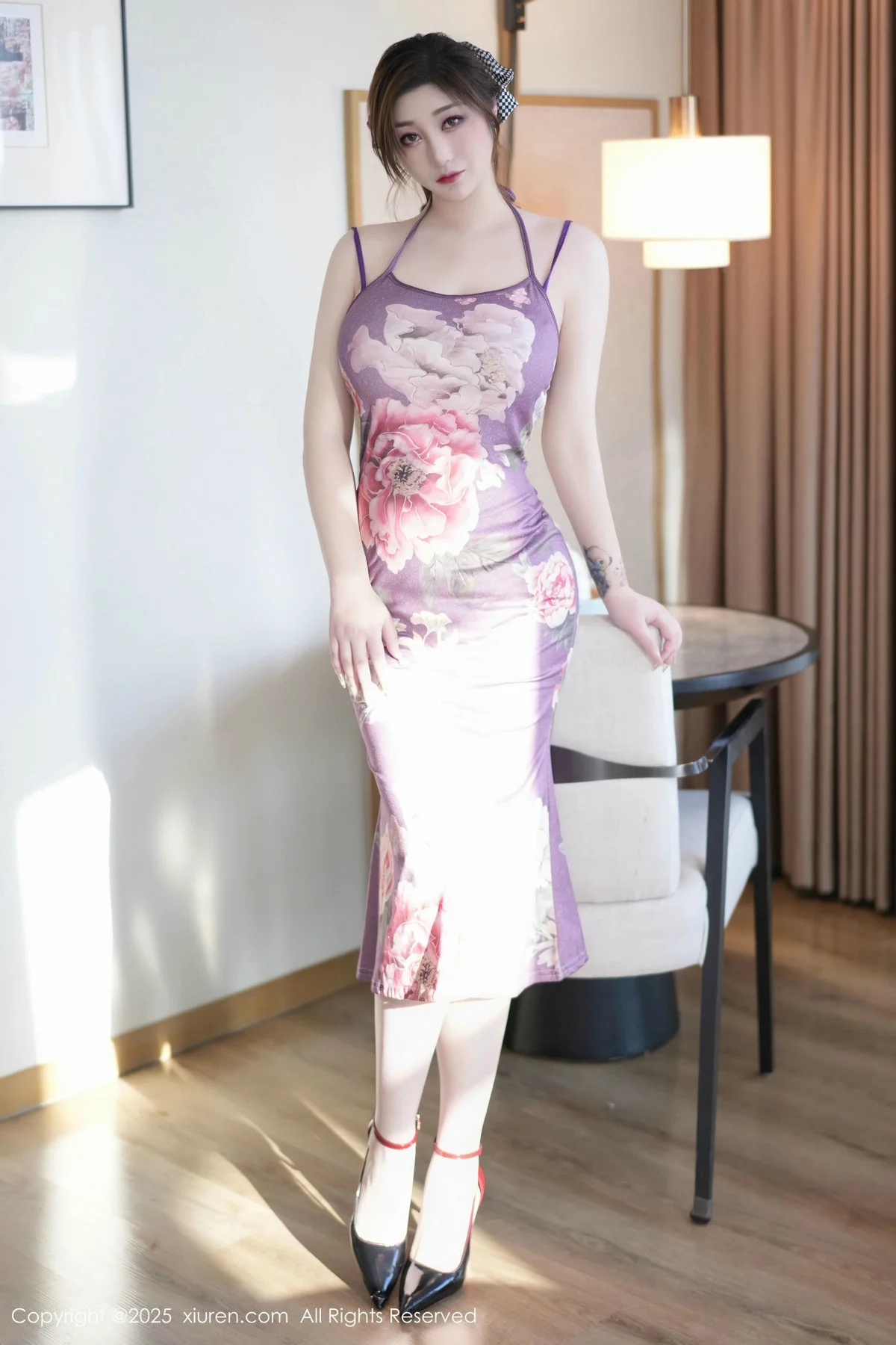妲己_Toxic性感紫色连衣裙露紫色情趣内衣秀丰腴身姿绝美写真 第 2 张