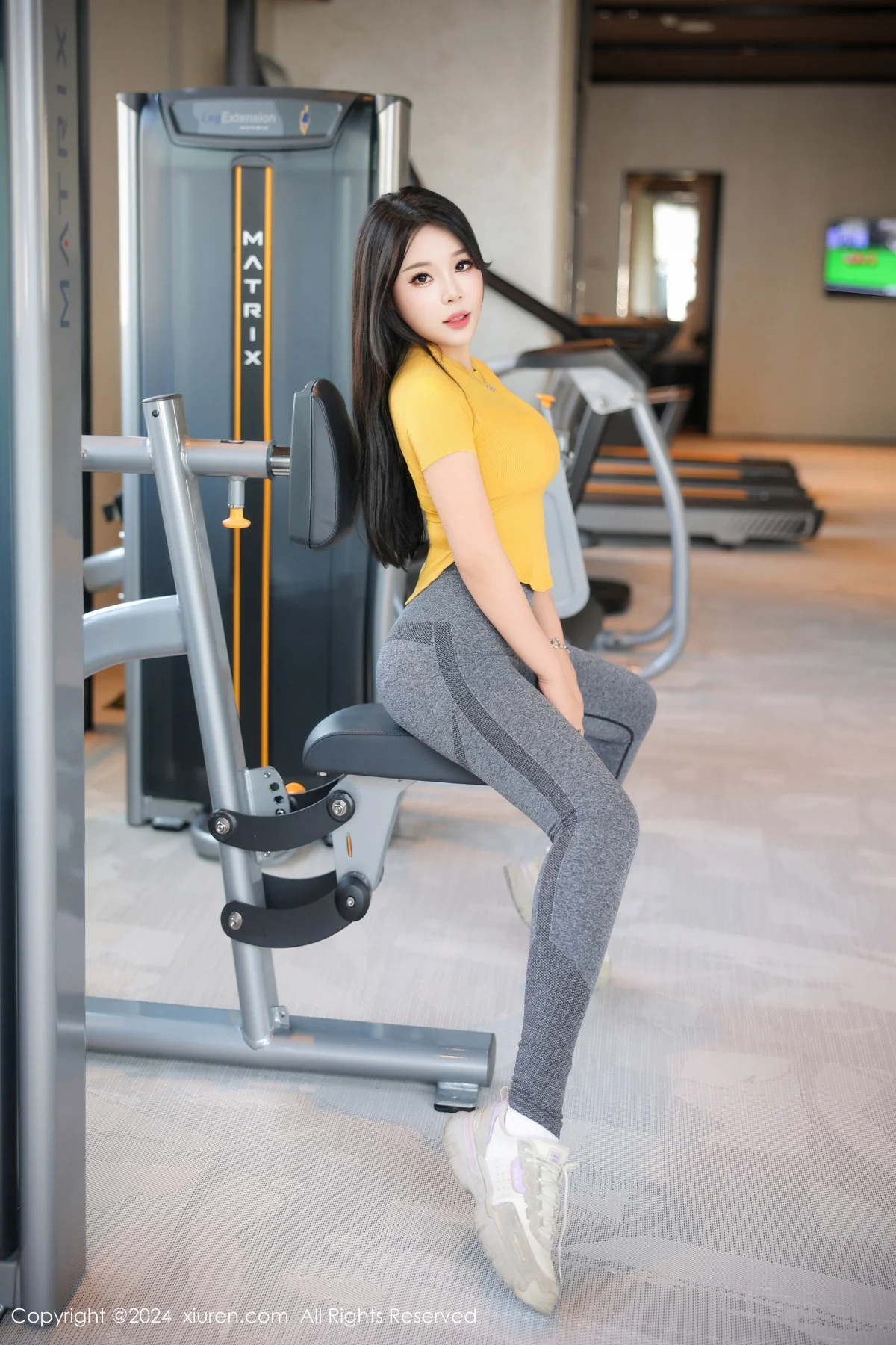 麦田健身房性感黄T配灰色瑜伽裤紧身秀曼妙身姿绝美写真 第 26 张