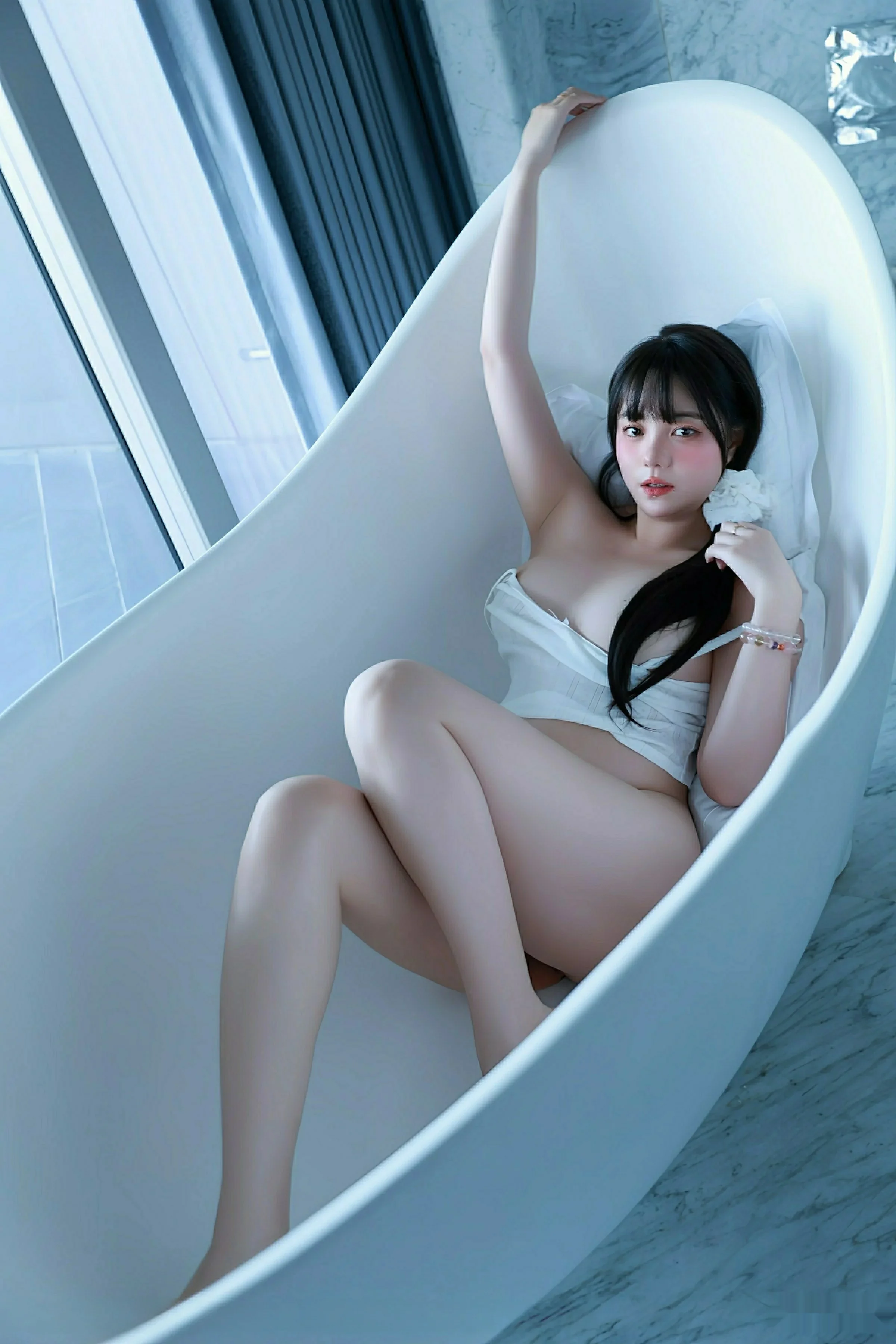 软情性感白色低胸吊带配白色短裤秀丰腴身姿撩人绝美写真 第 72 张