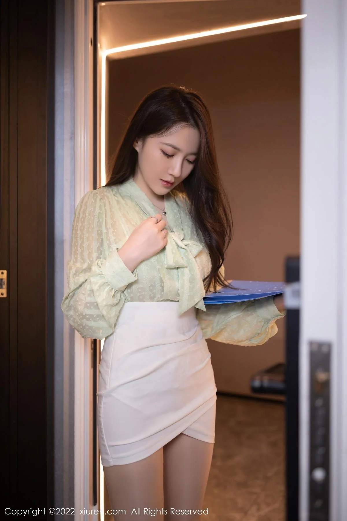 鱼子酱Fish私房床上淡绿上衣露性感白色内衣迷人绝美写真 第 25 张