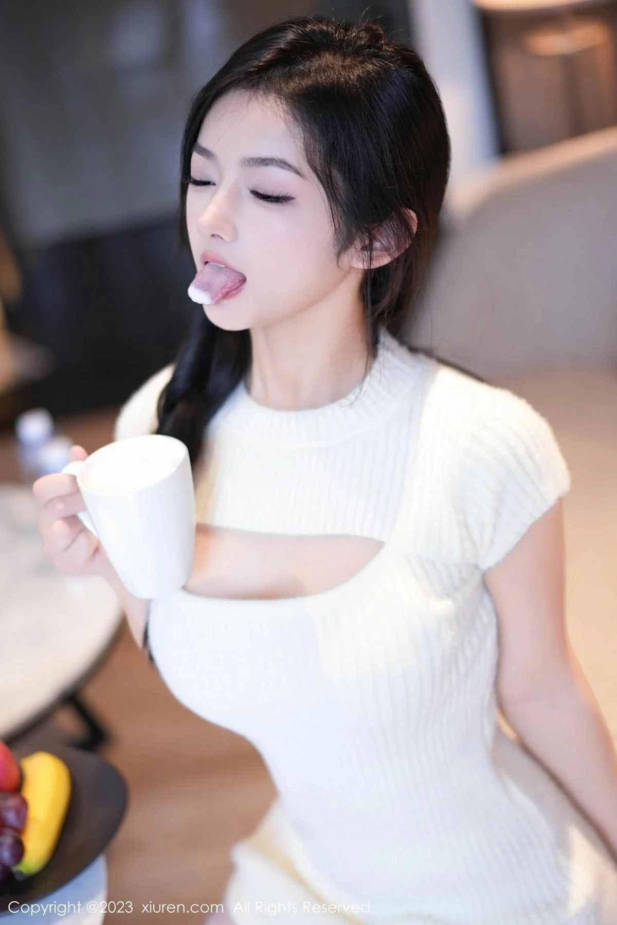 谭小灵性感粉色轻透内衣配超薄白丝袜秀惹火身段绝美写真 第 10 张