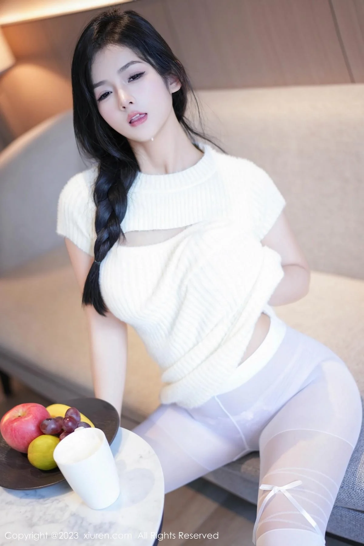 谭小灵性感粉色轻透内衣配超薄白丝袜秀惹火身段绝美写真 第 13 张