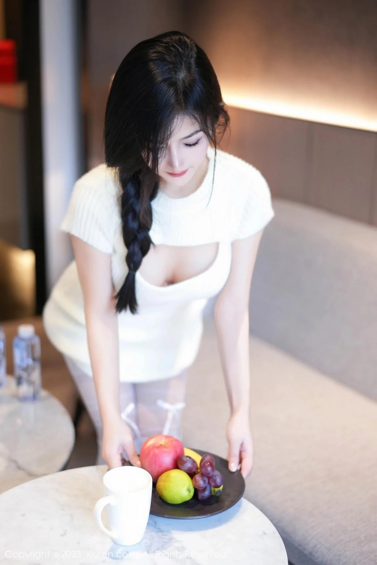 谭小灵性感粉色轻透内衣配超薄白丝袜秀惹火身段绝美写真 第 2 张