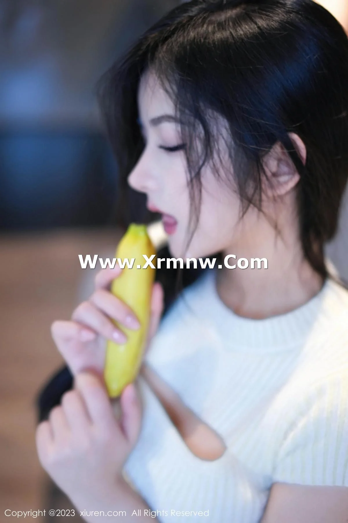 谭小灵性感粉色轻透内衣配超薄白丝袜秀惹火身段绝美写真 第 28 张