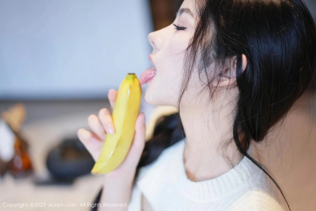 谭小灵性感粉色轻透内衣配超薄白丝袜秀惹火身段绝美写真 第 29 张
