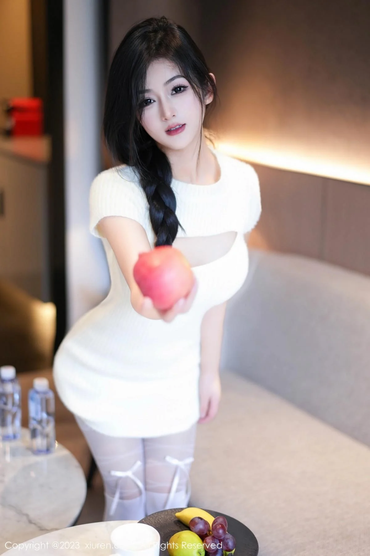 谭小灵性感粉色轻透内衣配超薄白丝袜秀惹火身段绝美写真 第 3 张