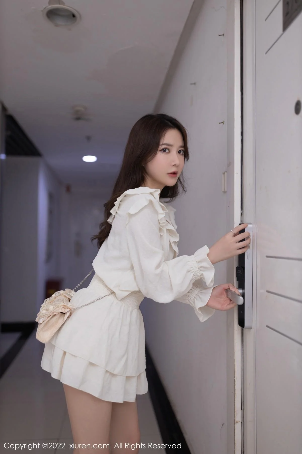 鱼子酱Fish云南旅拍性感白色蕾丝内衣秀曼妙身姿绝美写真 第 7 张