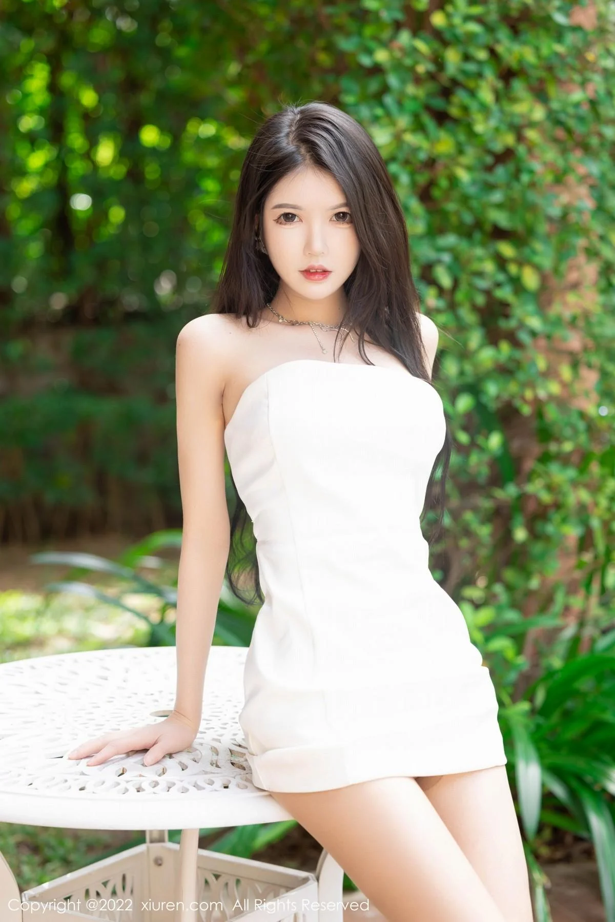 媛媛酱belle白色露肩短裙配开档肉丝秀完美身材绝美写真 第 6 张