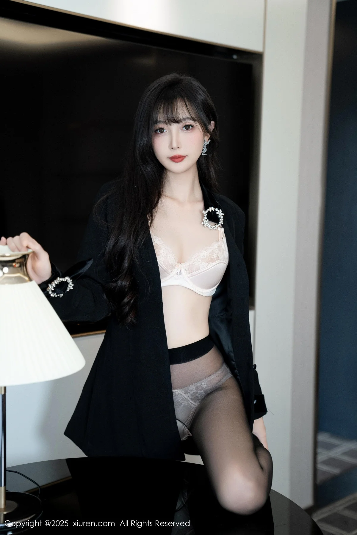 樱桃小阑子黑色外套露性感内衣配开档黑丝秀曼妙身姿绝美写真 第 111 张