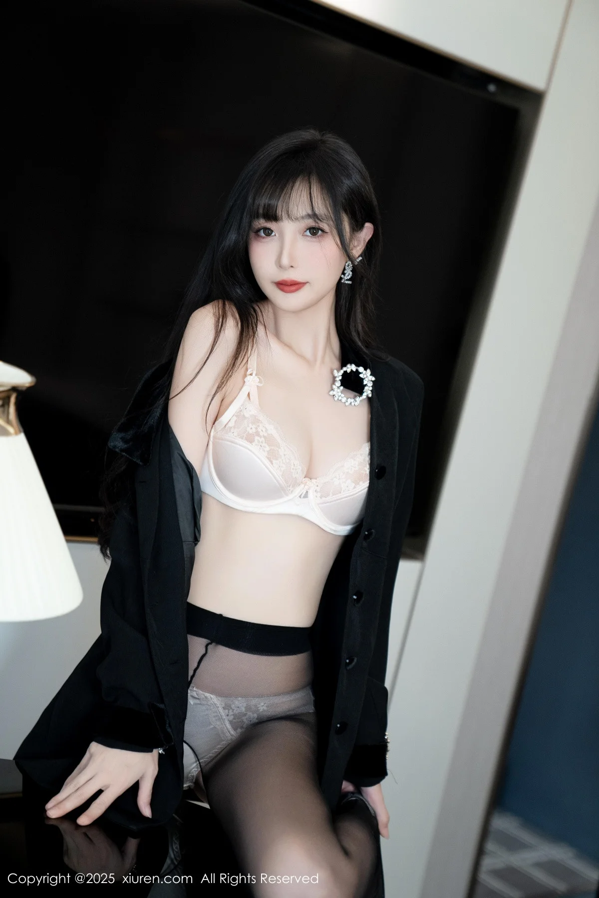樱桃小阑子黑色外套露性感内衣配开档黑丝秀曼妙身姿绝美写真 第 120 张