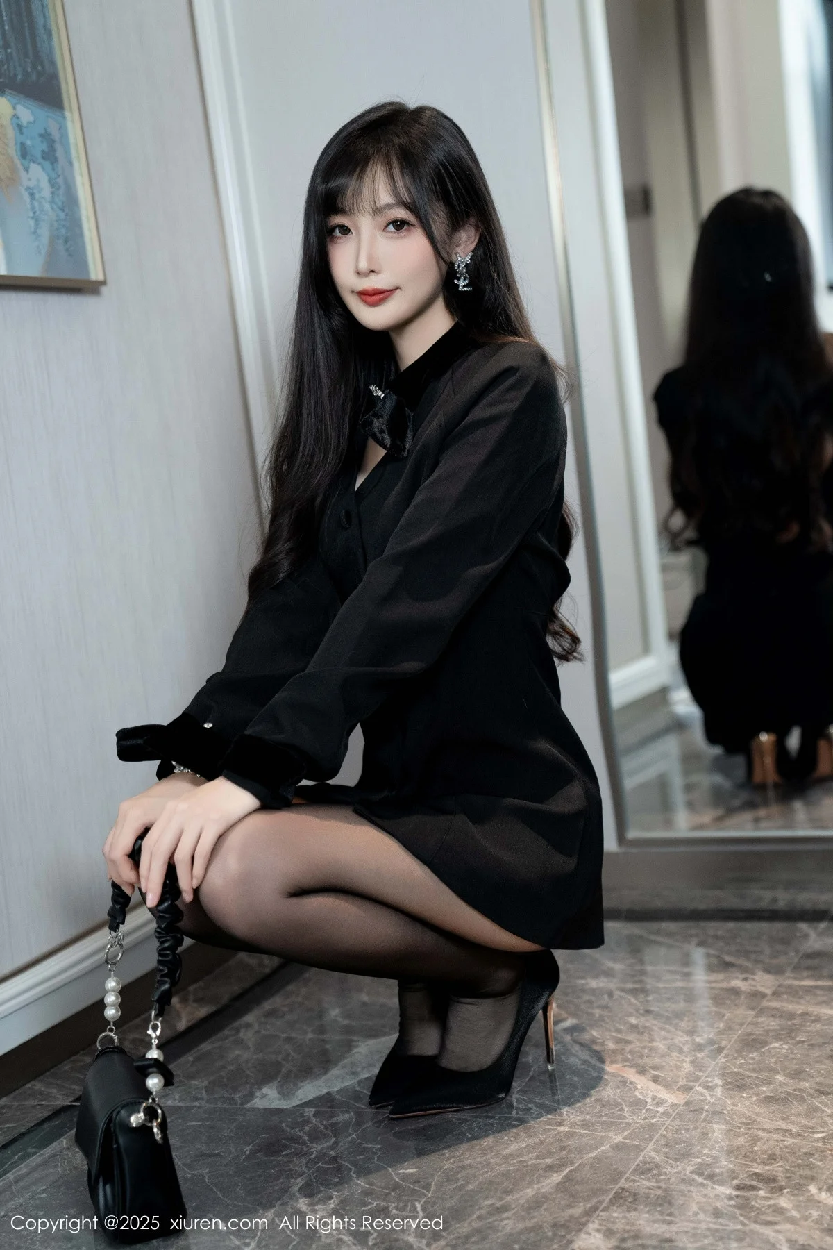 樱桃小阑子黑色外套露性感内衣配开档黑丝秀曼妙身姿绝美写真 第 20 张