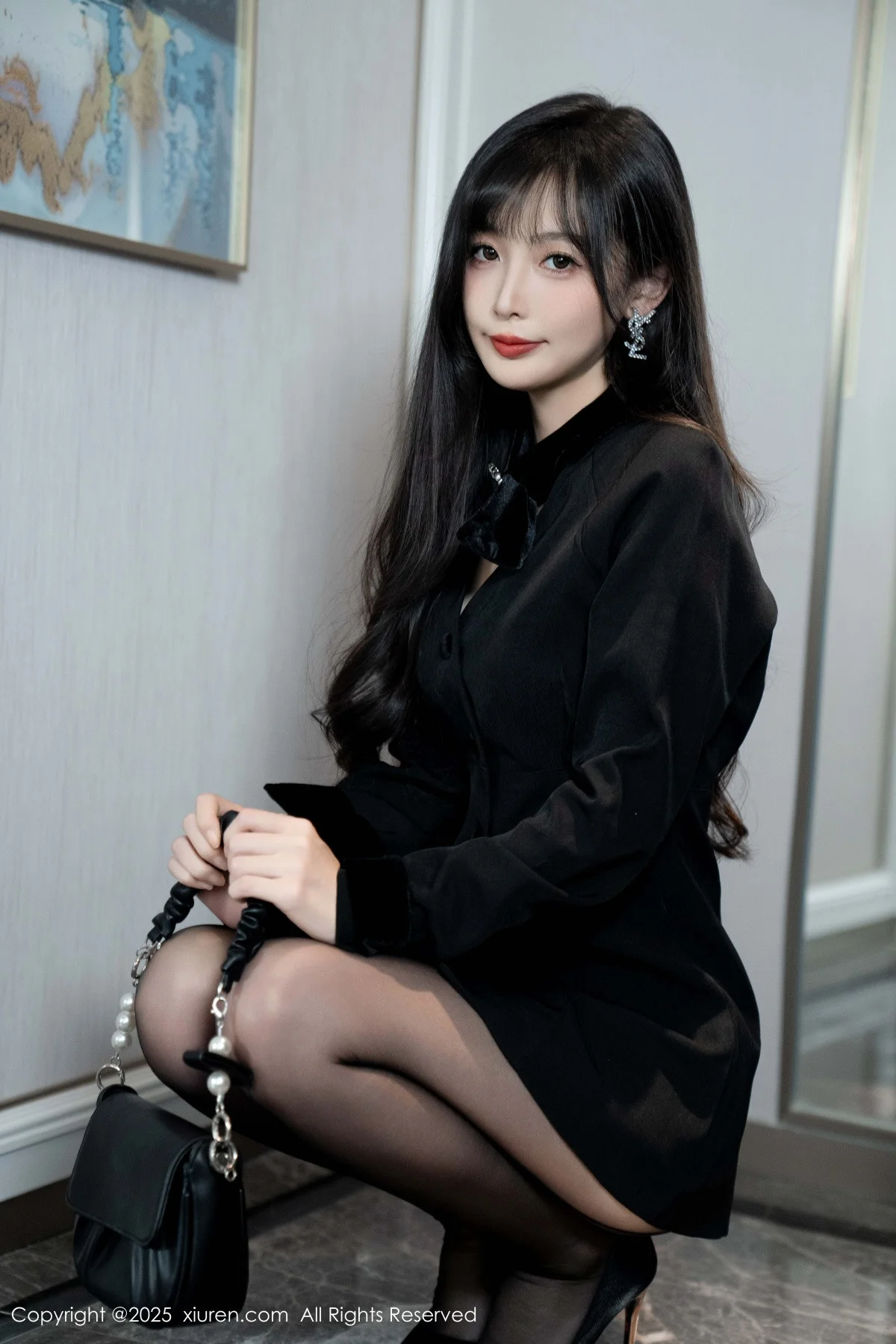 樱桃小阑子黑色外套露性感内衣配开档黑丝秀曼妙身姿绝美写真 第 21 张