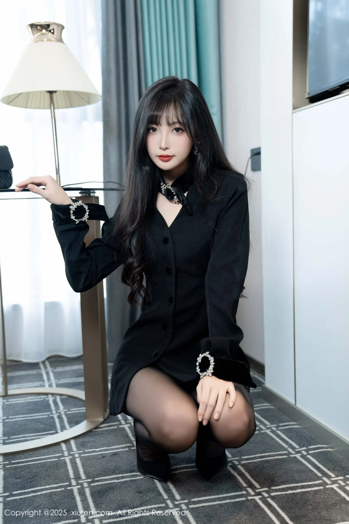 樱桃小阑子黑色外套露性感内衣配开档黑丝秀曼妙身姿绝美写真 第 38 张