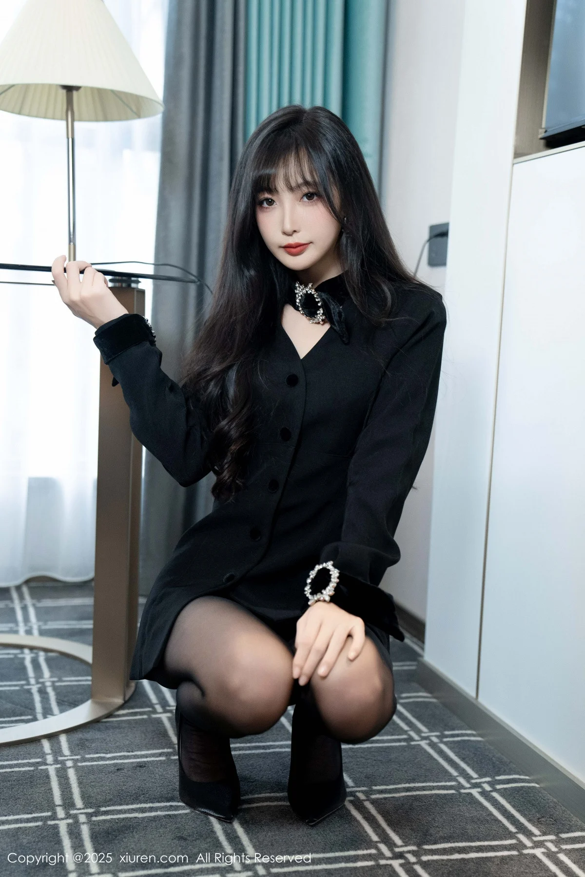 樱桃小阑子黑色外套露性感内衣配开档黑丝秀曼妙身姿绝美写真 第 39 张
